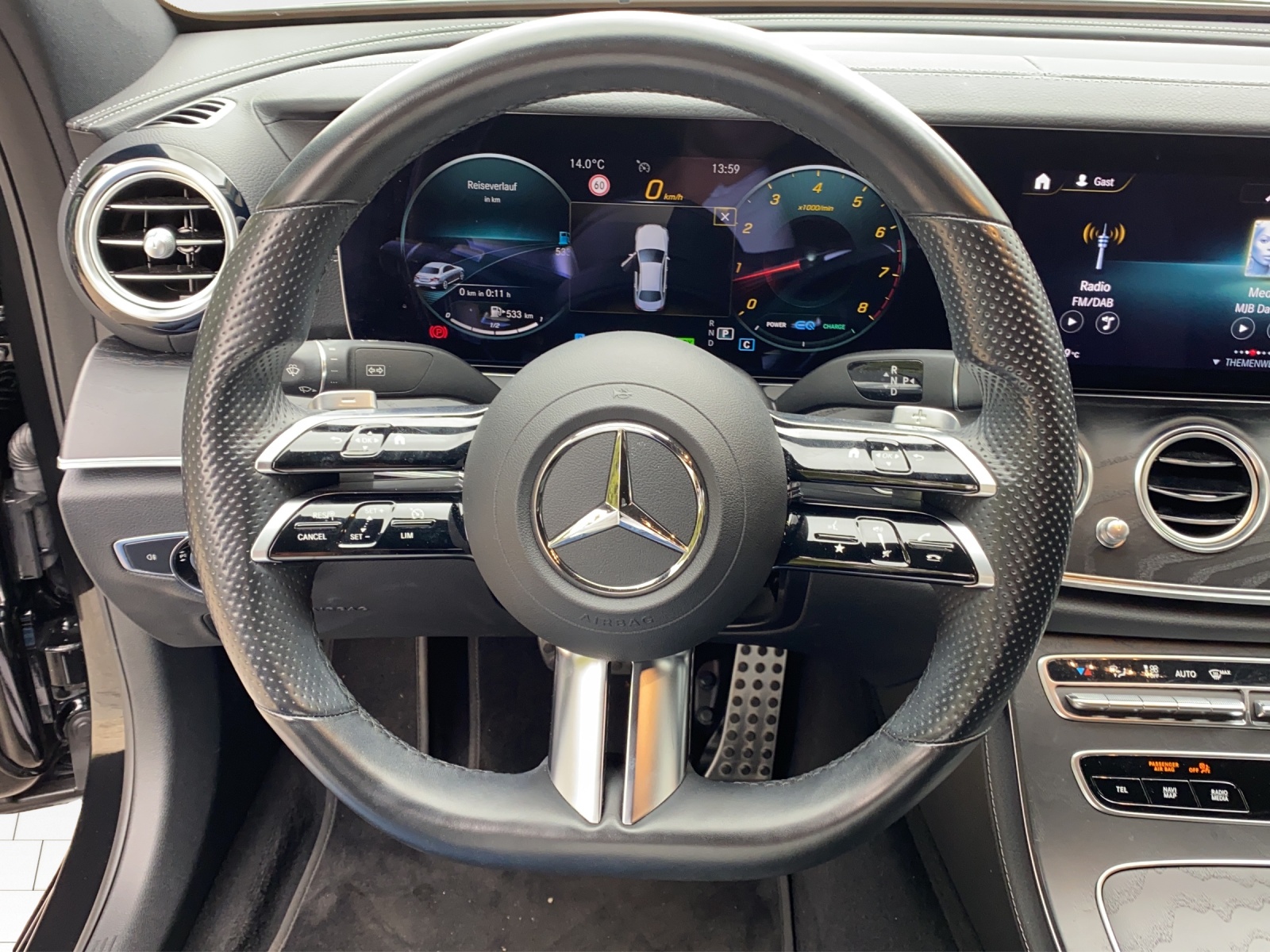MERCEDES-BENZ E 200 AMG Line 9G-Tronic-image-20