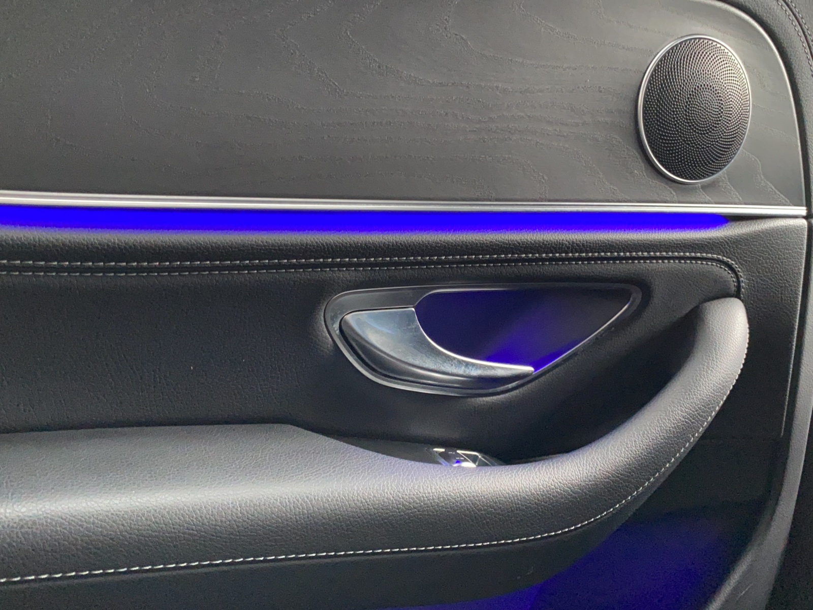 MERCEDES-BENZ E 200 AMG Line 9G-Tronic-image-31