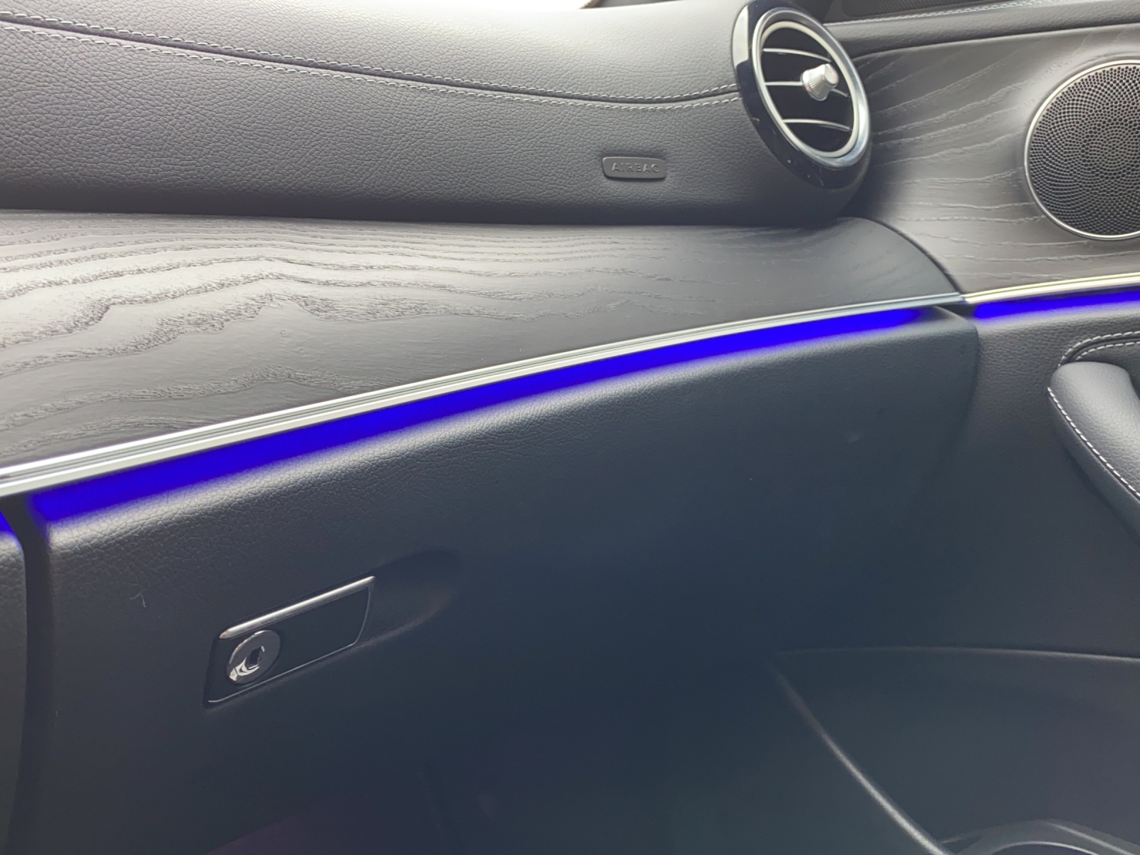 MERCEDES-BENZ E 200 AMG Line 9G-Tronic-image-25