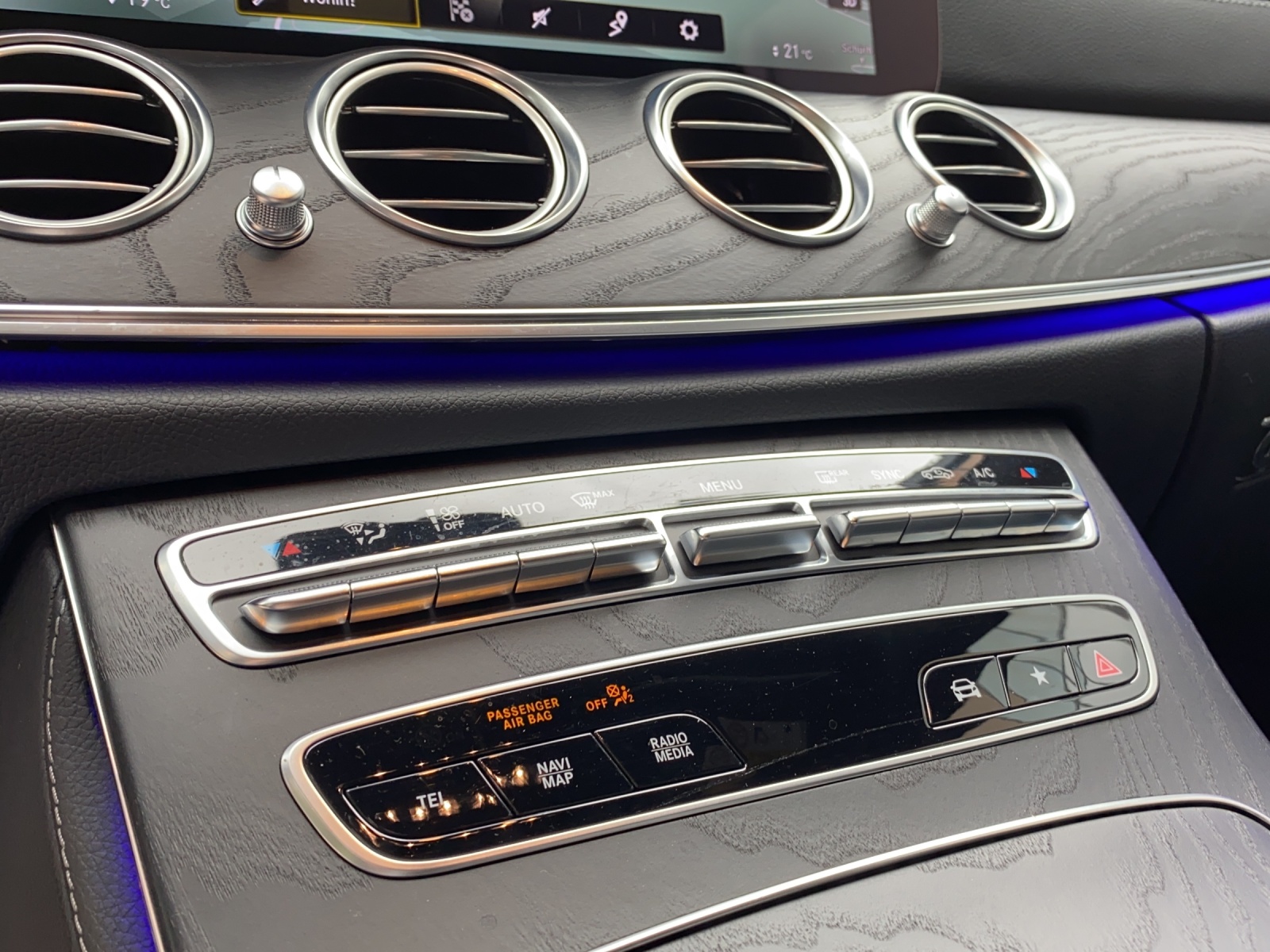 MERCEDES-BENZ E 200 AMG Line 9G-Tronic-image-30