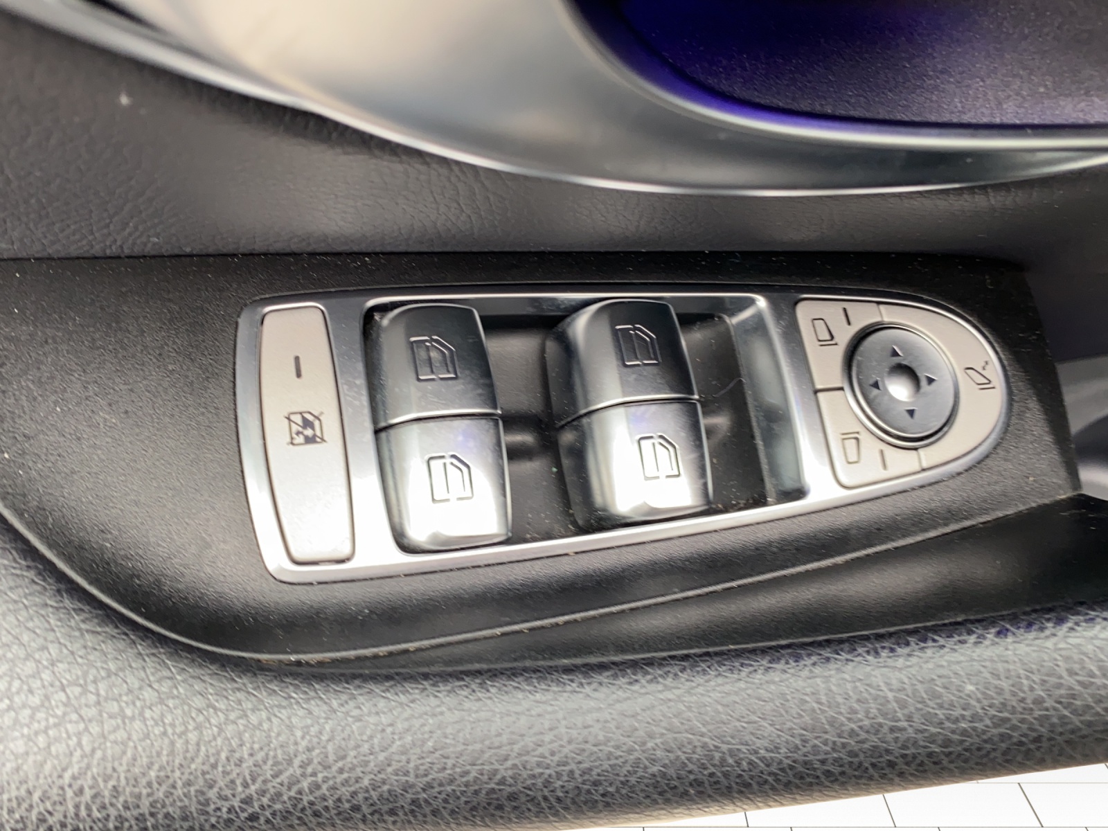 MERCEDES-BENZ E 200 AMG Line 9G-Tronic-image-12