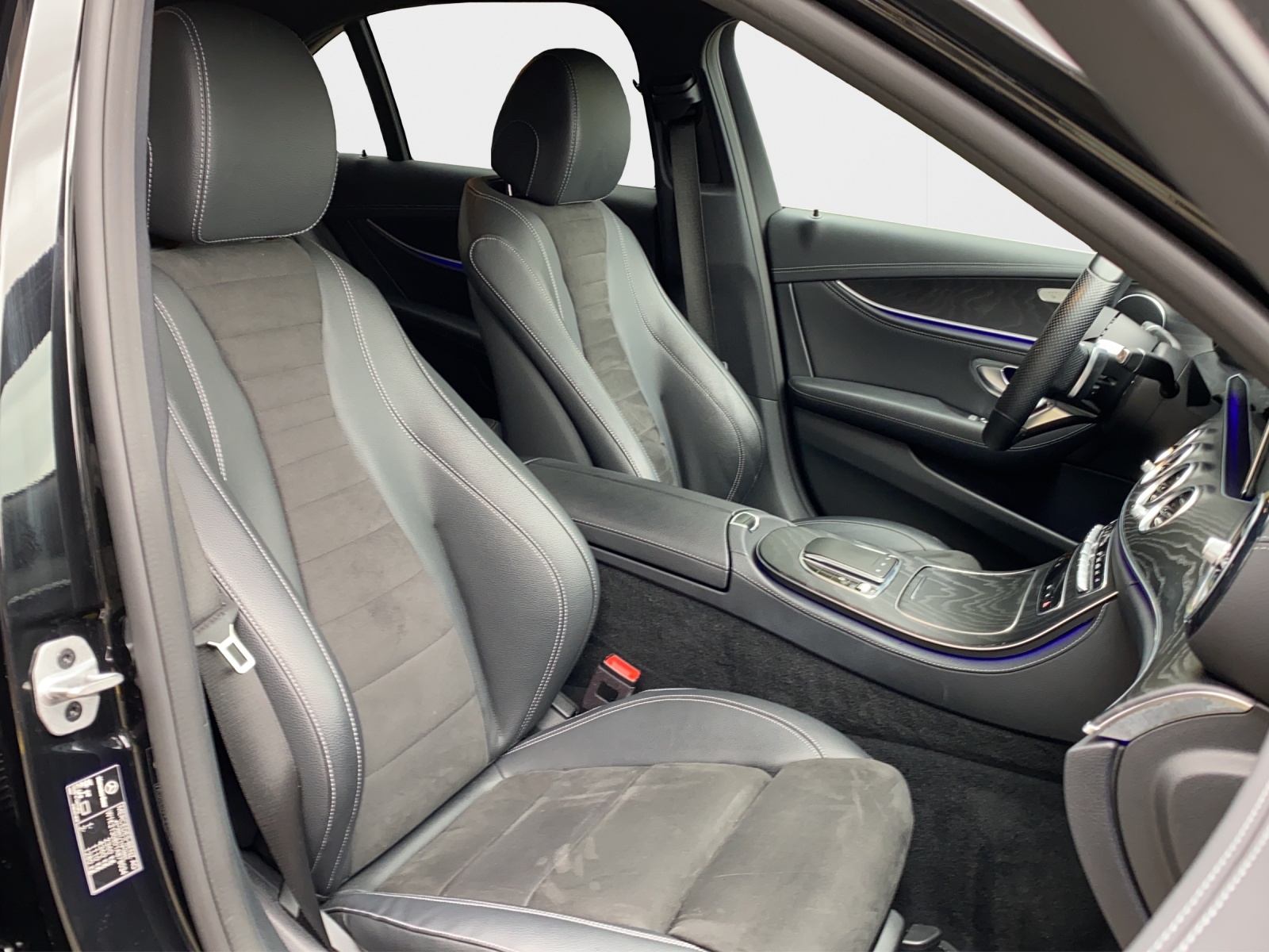 MERCEDES-BENZ E 200 AMG Line 9G-Tronic-image-16