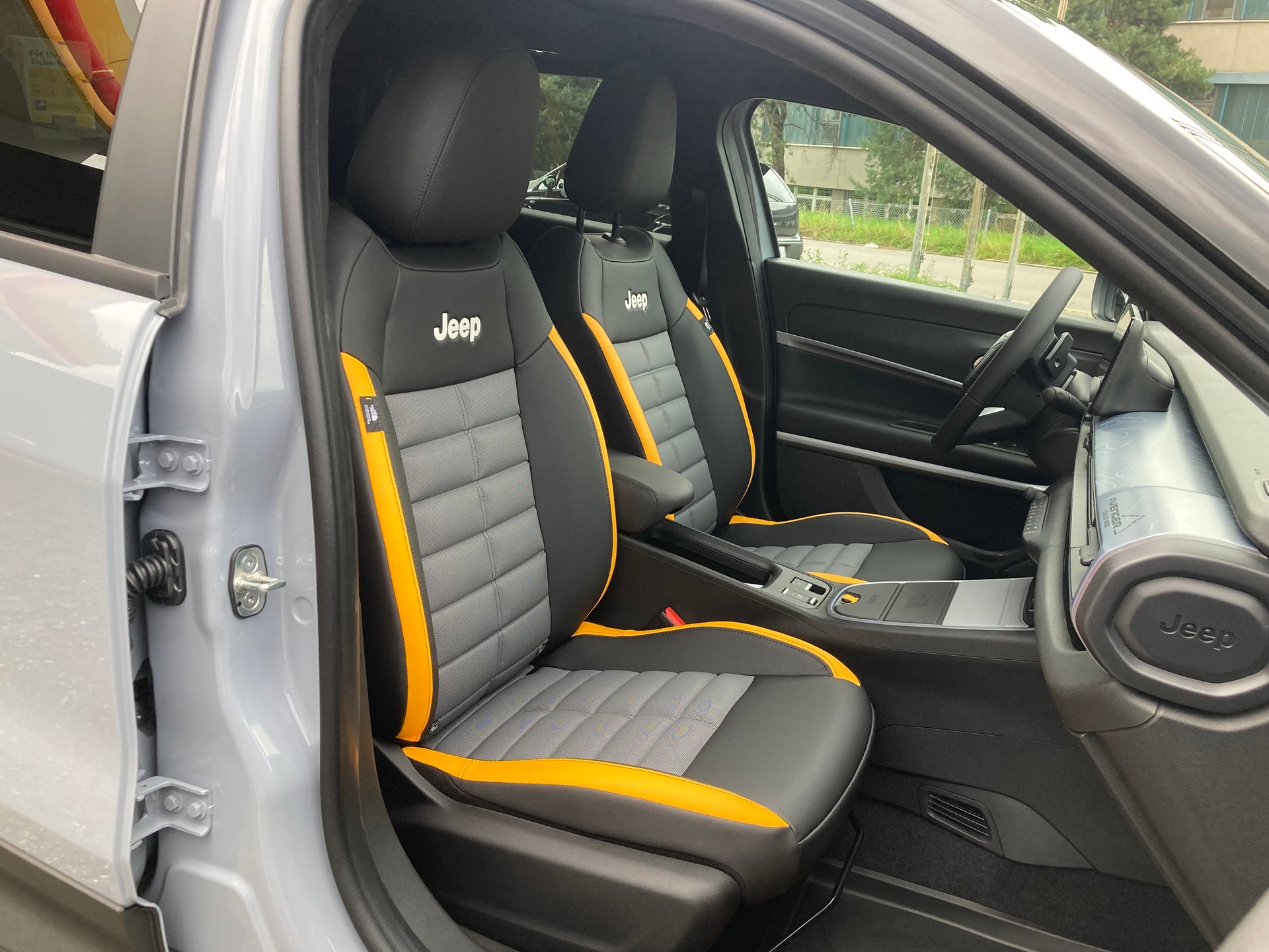 JEEP Avenger 1.2 Turbo MHEV Summit Sky-image-15