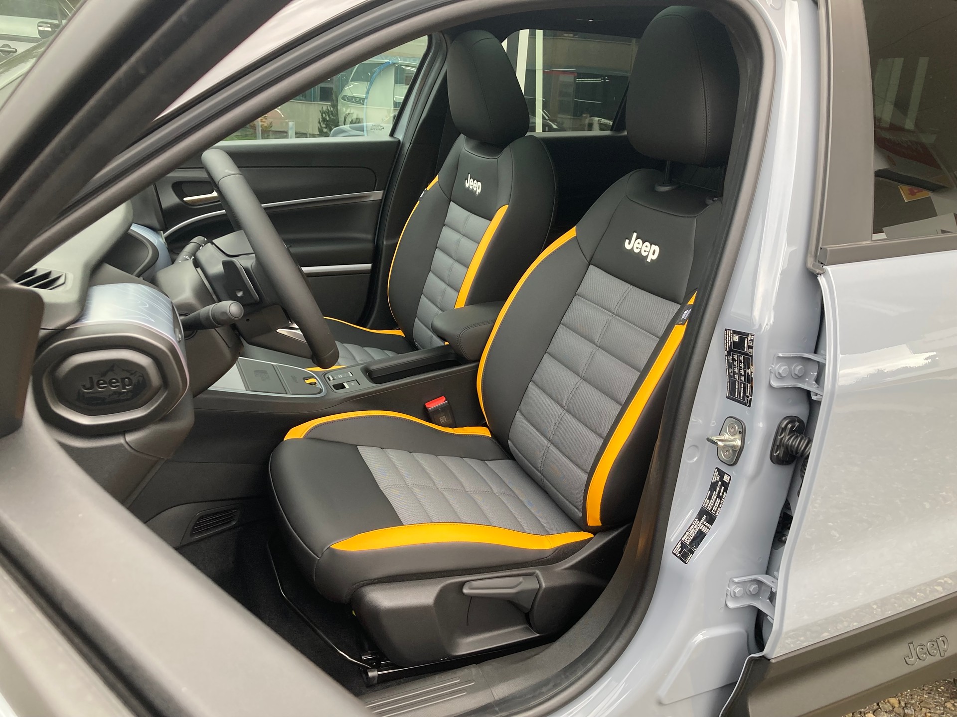 JEEP Avenger 1.2 Turbo MHEV Summit Sky-image-7