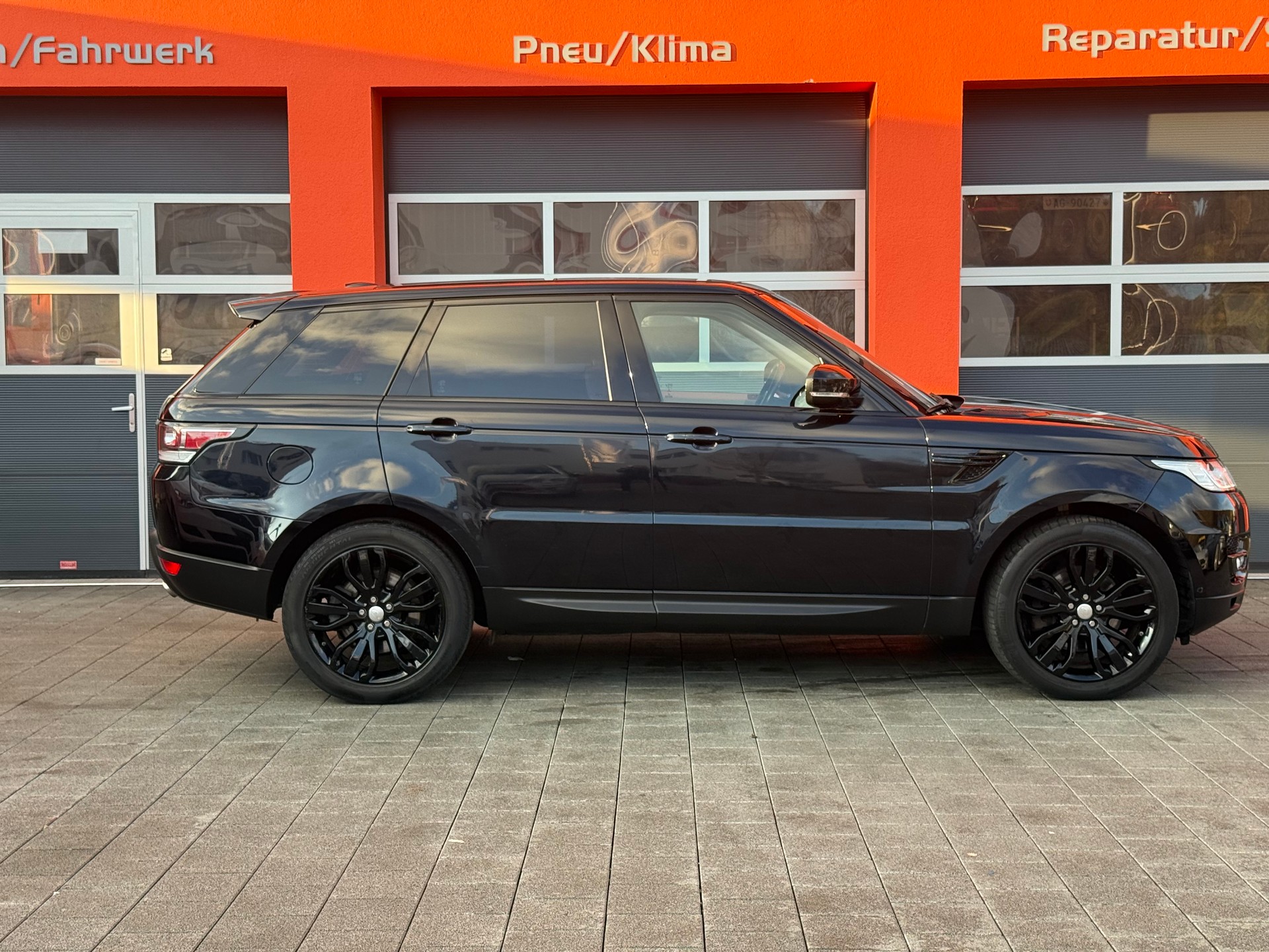 LAND ROVER Range Rover Sport 3.0 TDV6 HSE Automatic-image-4