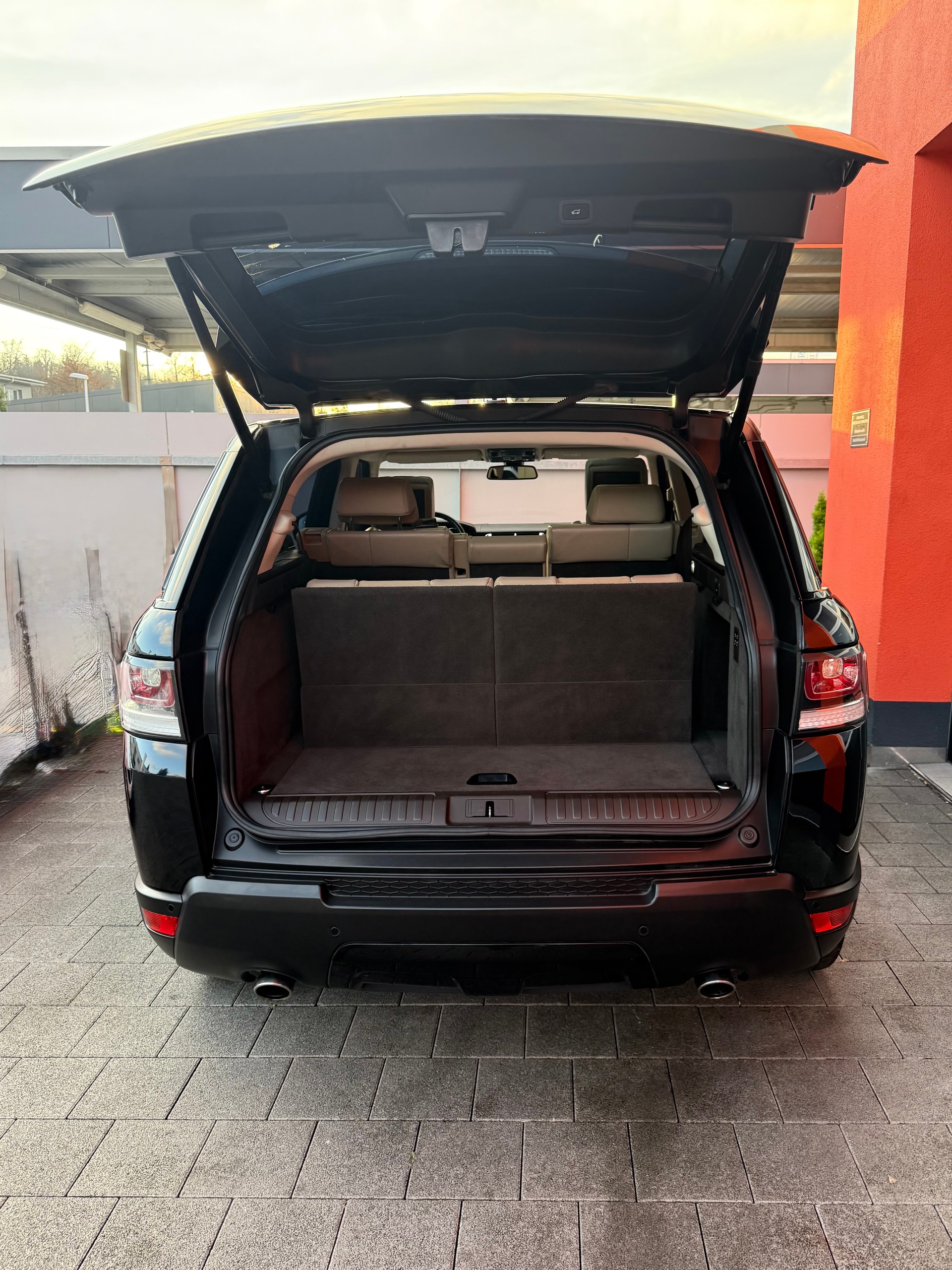 LAND ROVER Range Rover Sport 3.0 TDV6 HSE Automatic-showroom-element-3