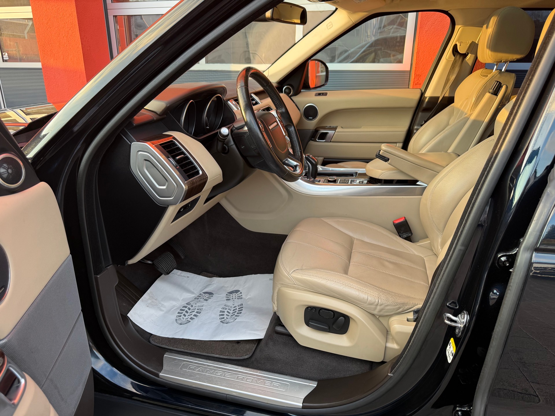 LAND ROVER Range Rover Sport 3.0 TDV6 HSE Automatic-image-11