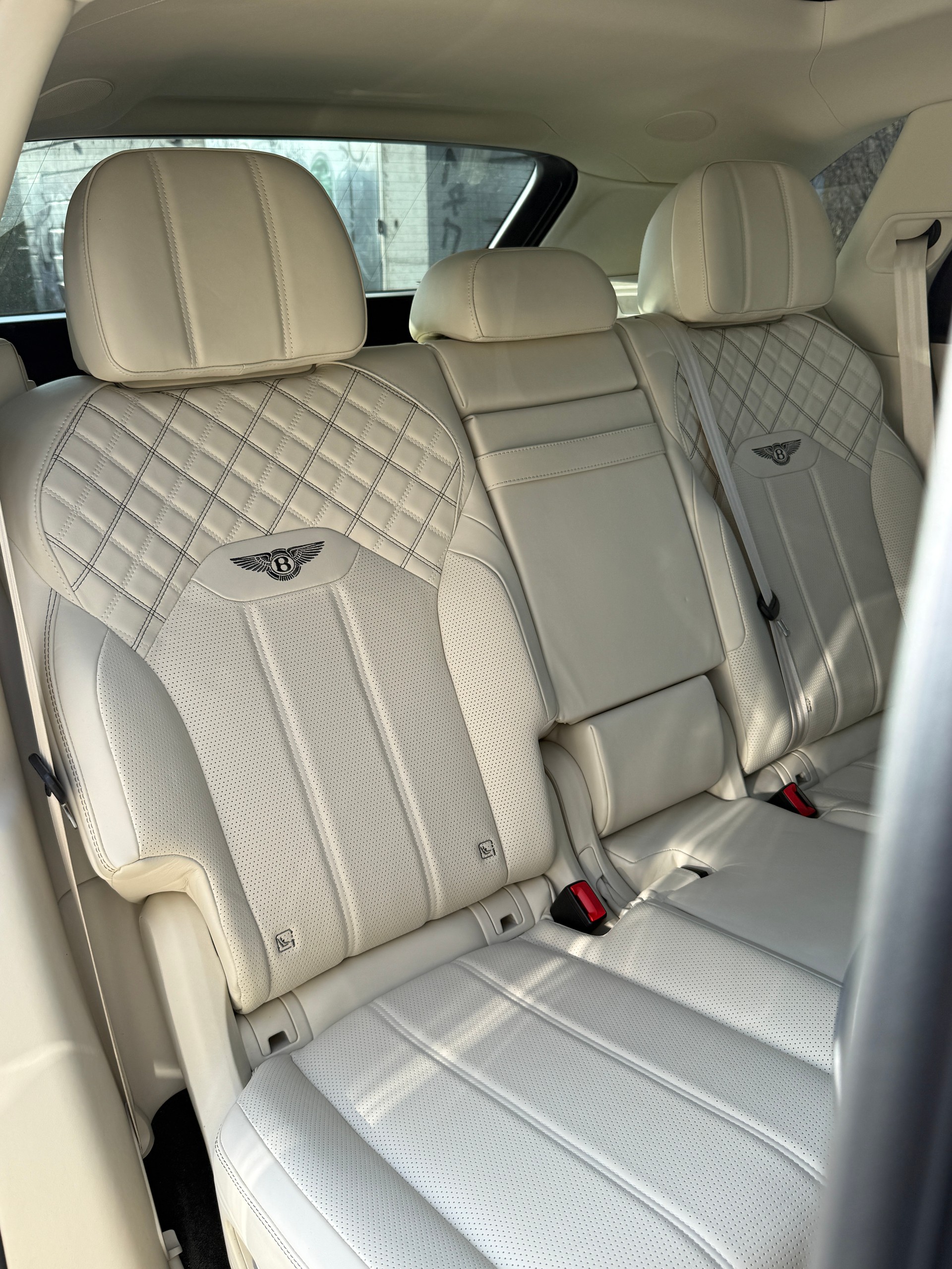 BENTLEY Bentayga V8 First Edition-image-15