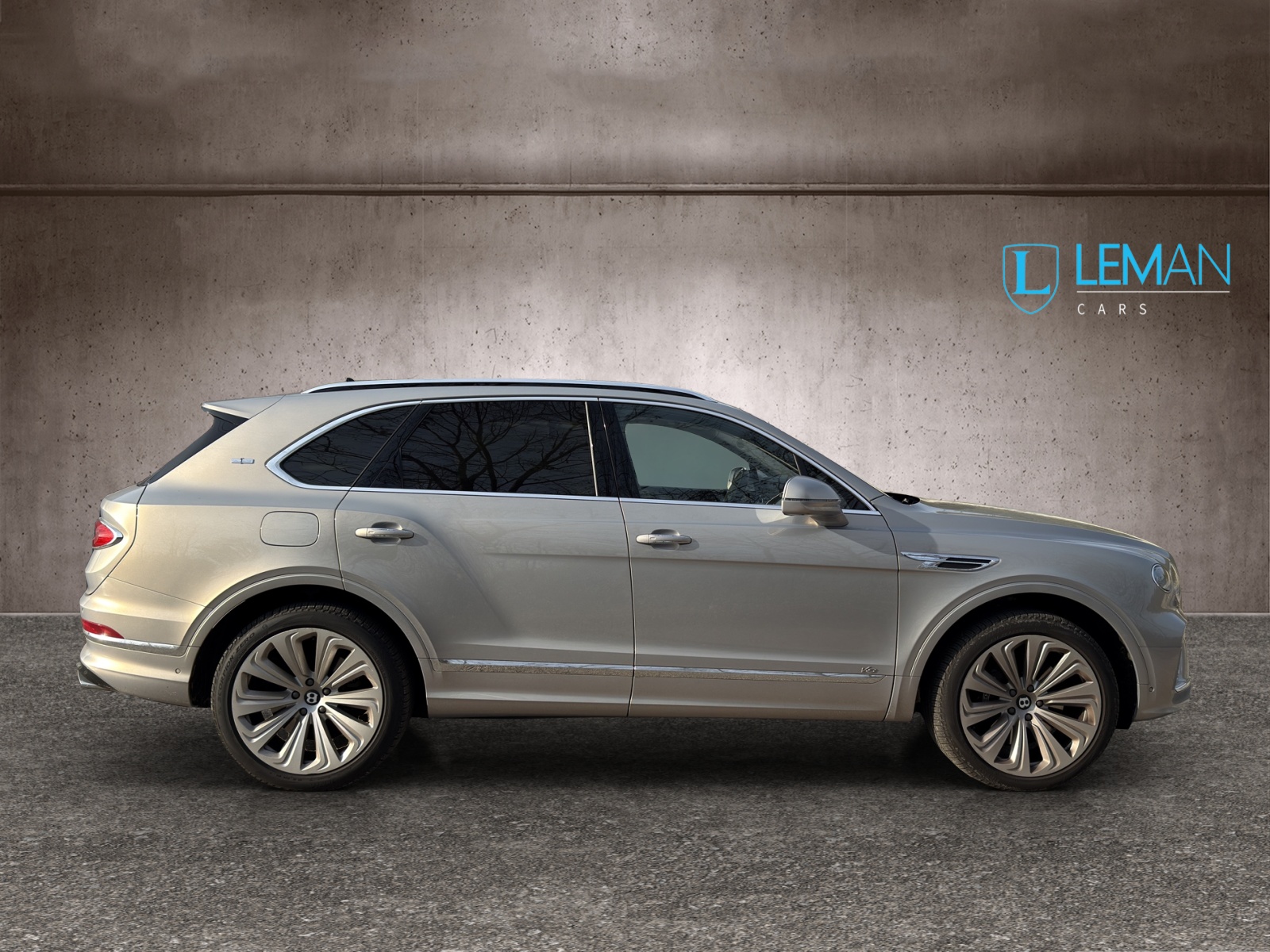 BENTLEY Bentayga V8 First Edition-image-3