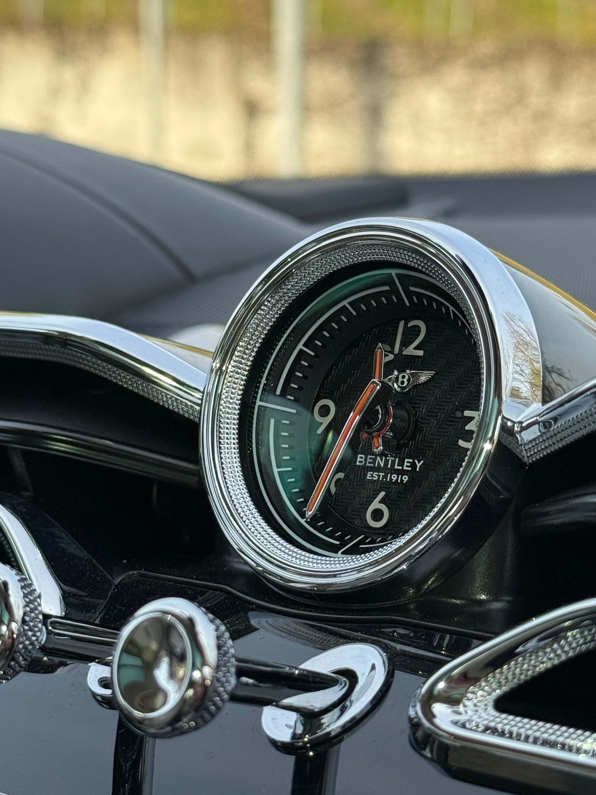 BENTLEY Bentayga V8 First Edition-image-9