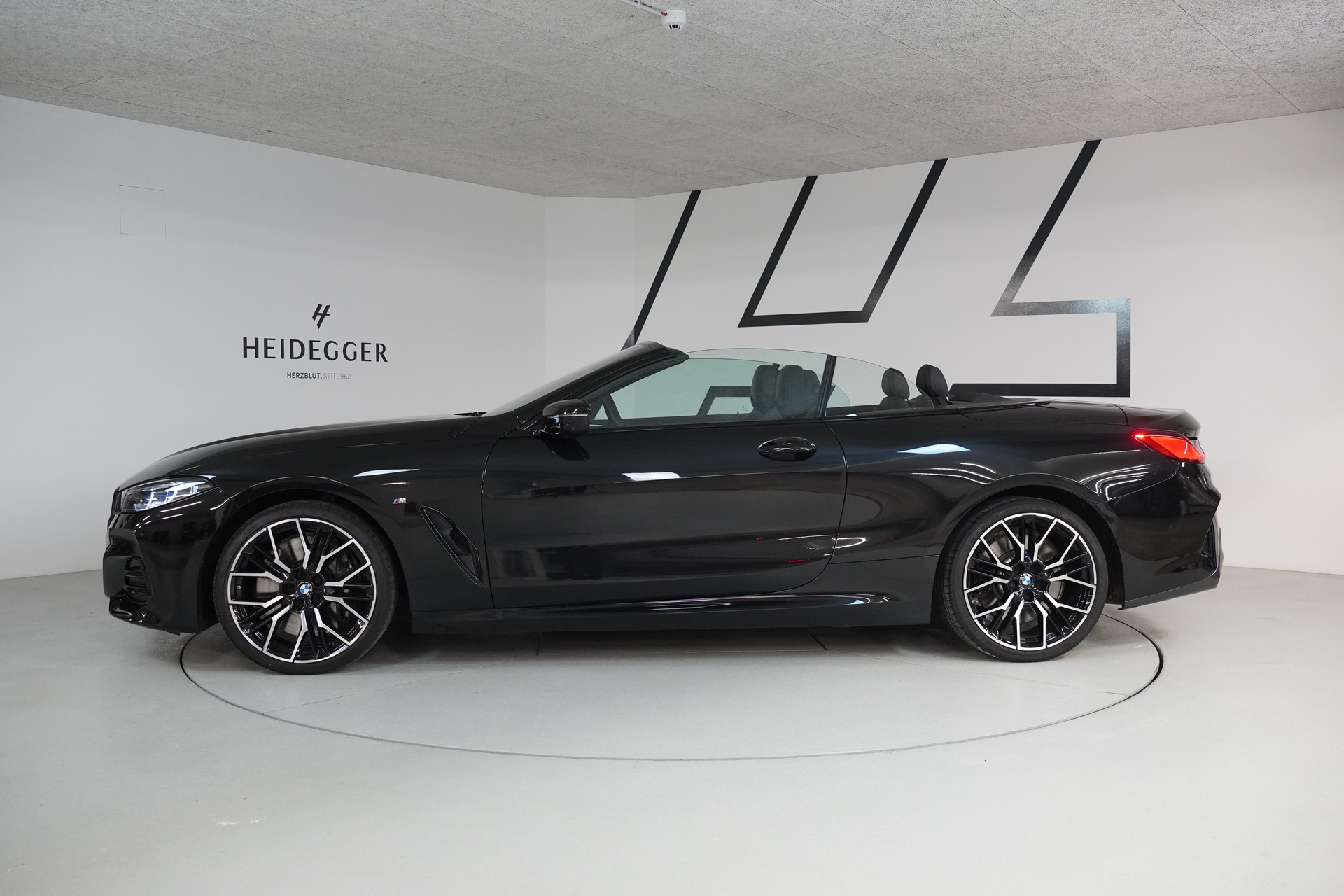 BMW 840i xDrive M Sport Pro Steptronic-image-11