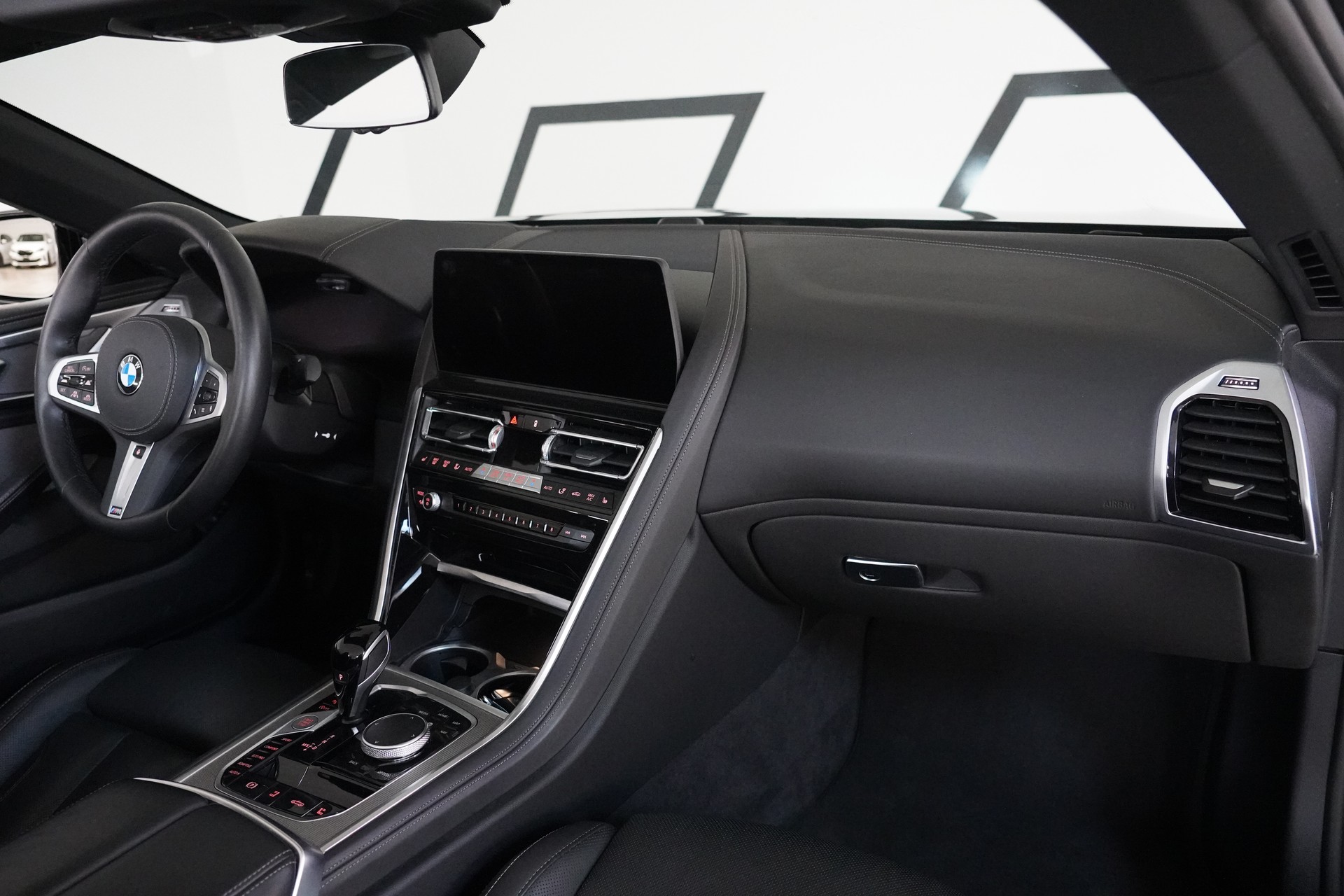 BMW 840i xDrive M Sport Pro Steptronic-image-24