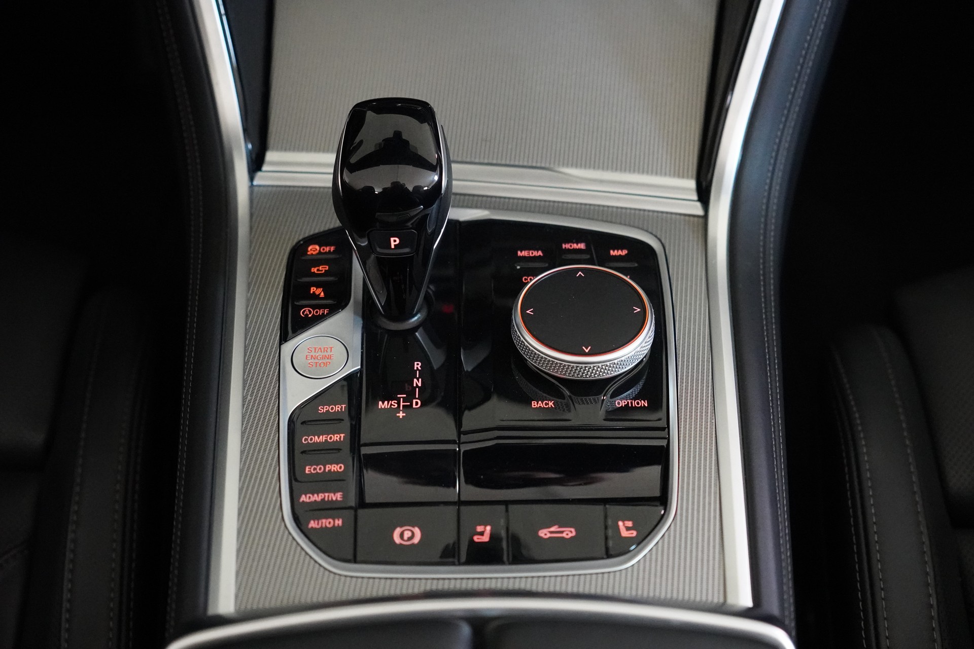 BMW 840i xDrive M Sport Pro Steptronic-image-27