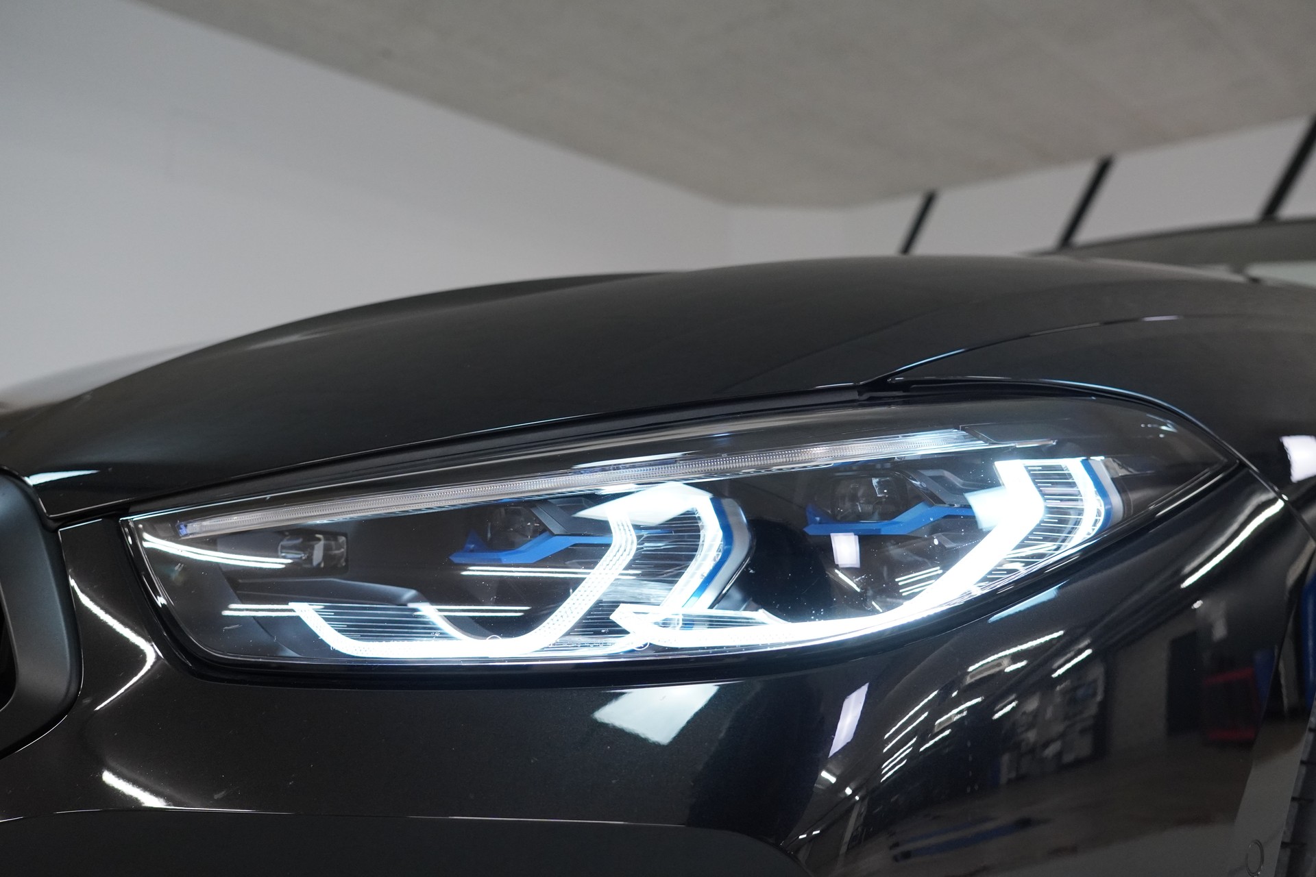 BMW 840i xDrive M Sport Pro Steptronic-image-16