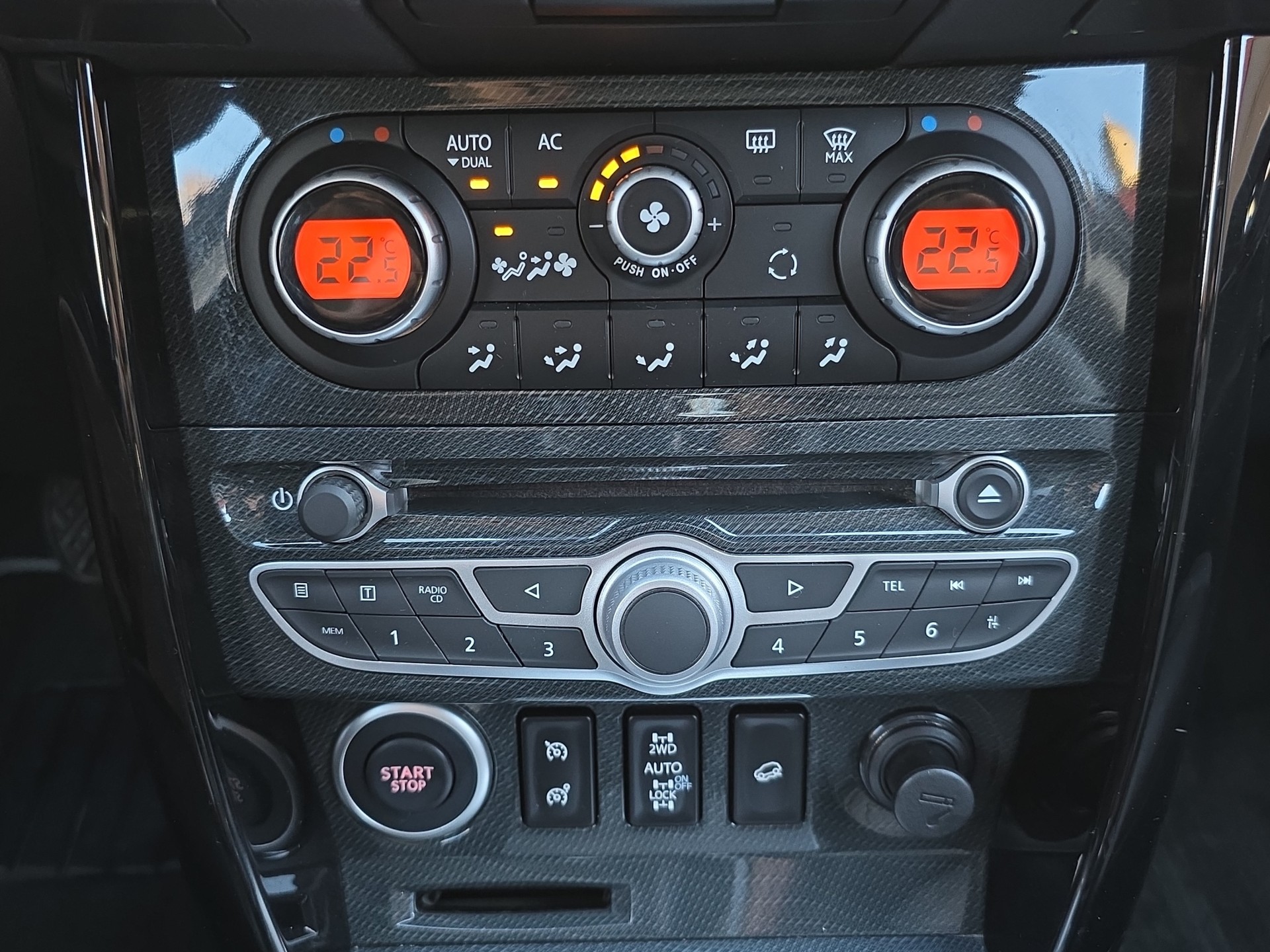 RENAULT Koleos 2.0 dCi Bose 4x4 Automatic-image-12