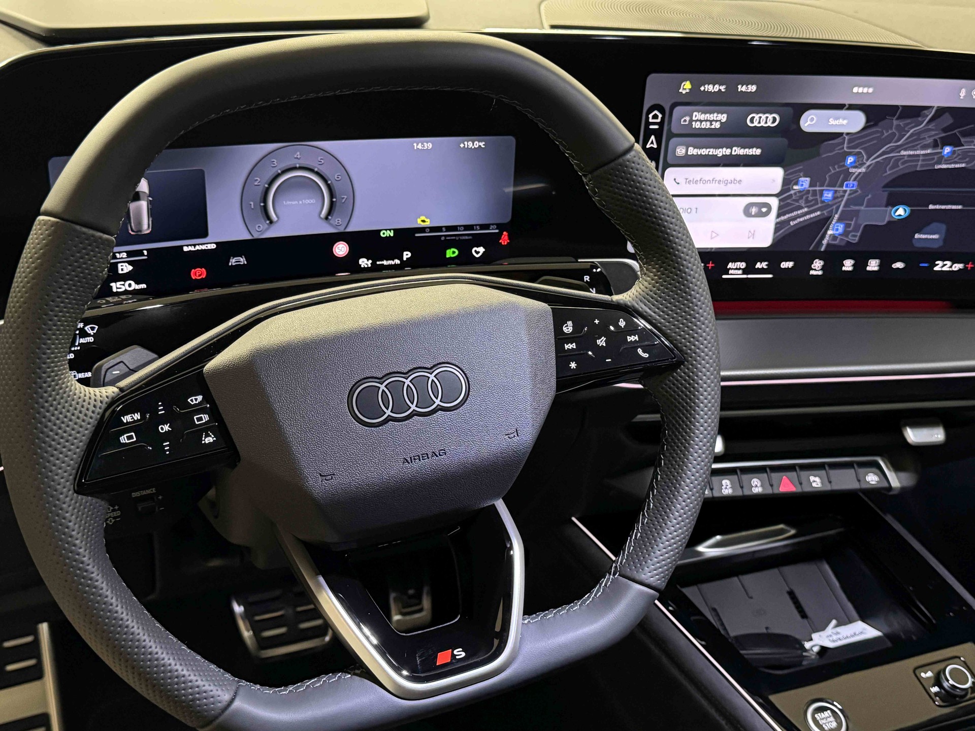 AUDI Q3 SUV TFSI quattro 195 kW S tronic-image-9