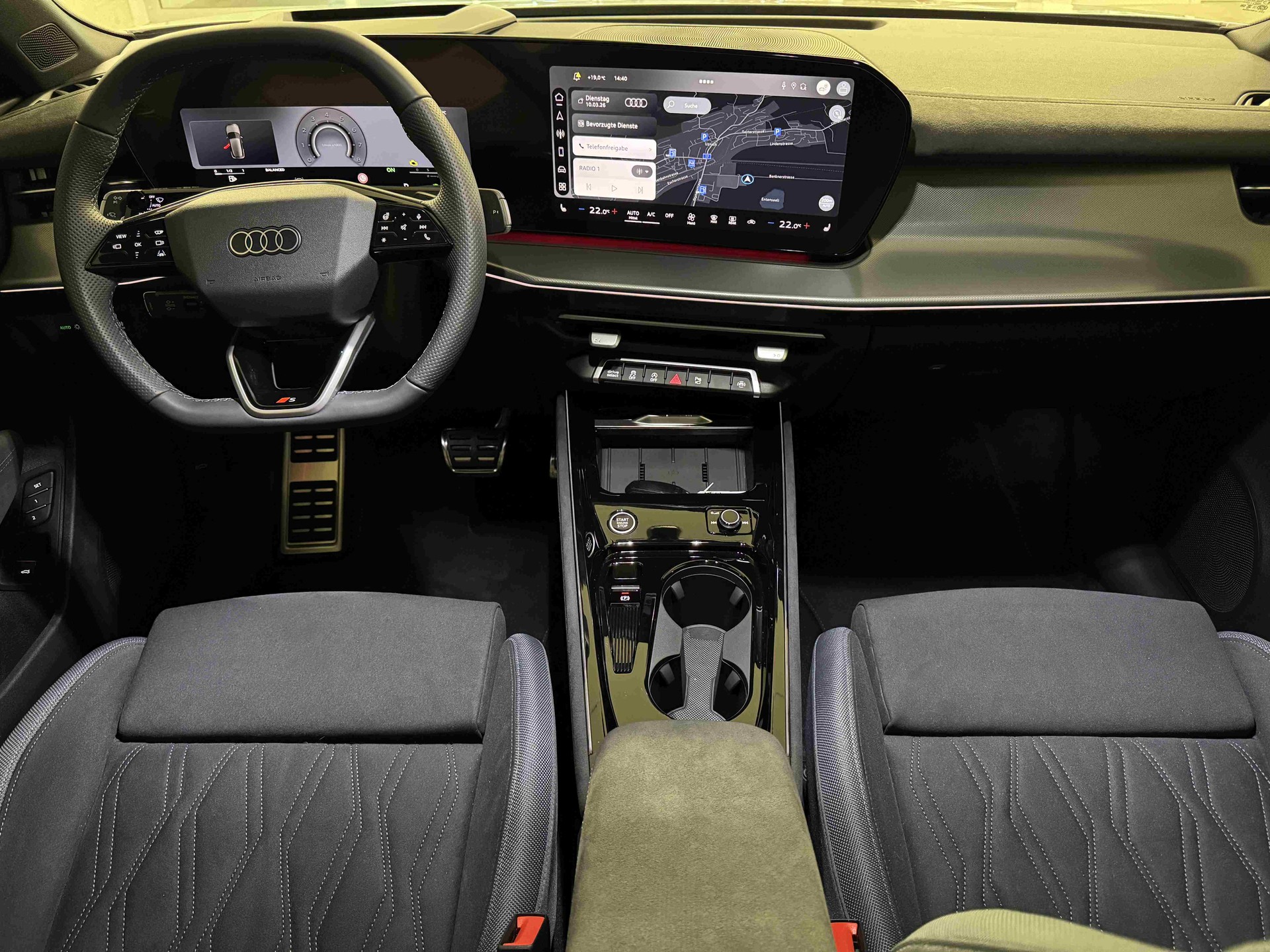 AUDI Q3 SUV TFSI quattro 195 kW S tronic-image-10