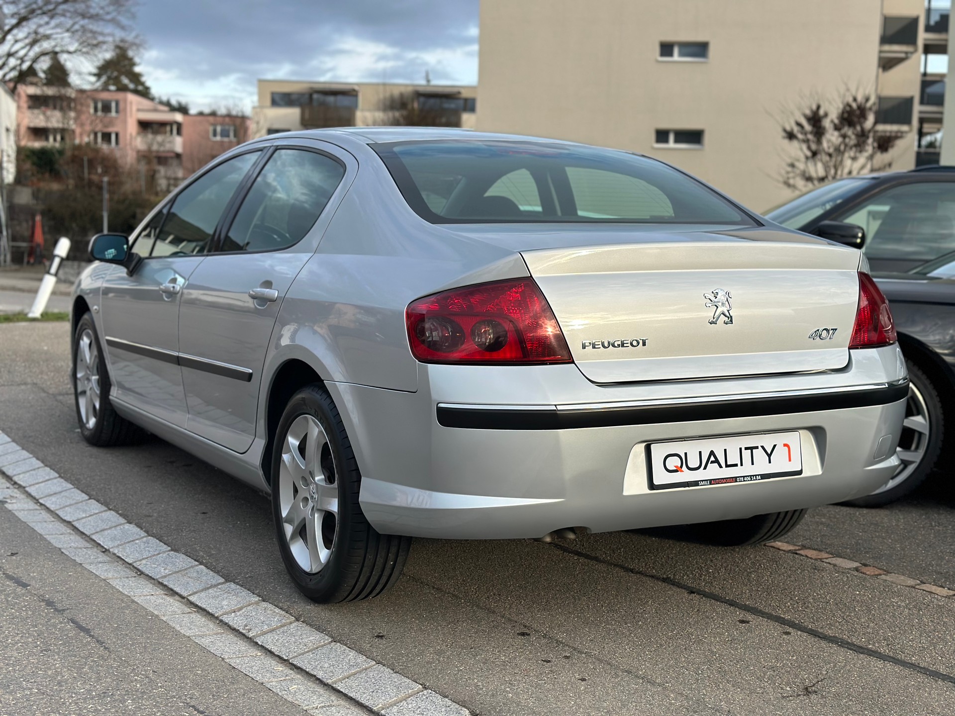 PEUGEOT 407 2.2 HDI Platinium Edition-image-4