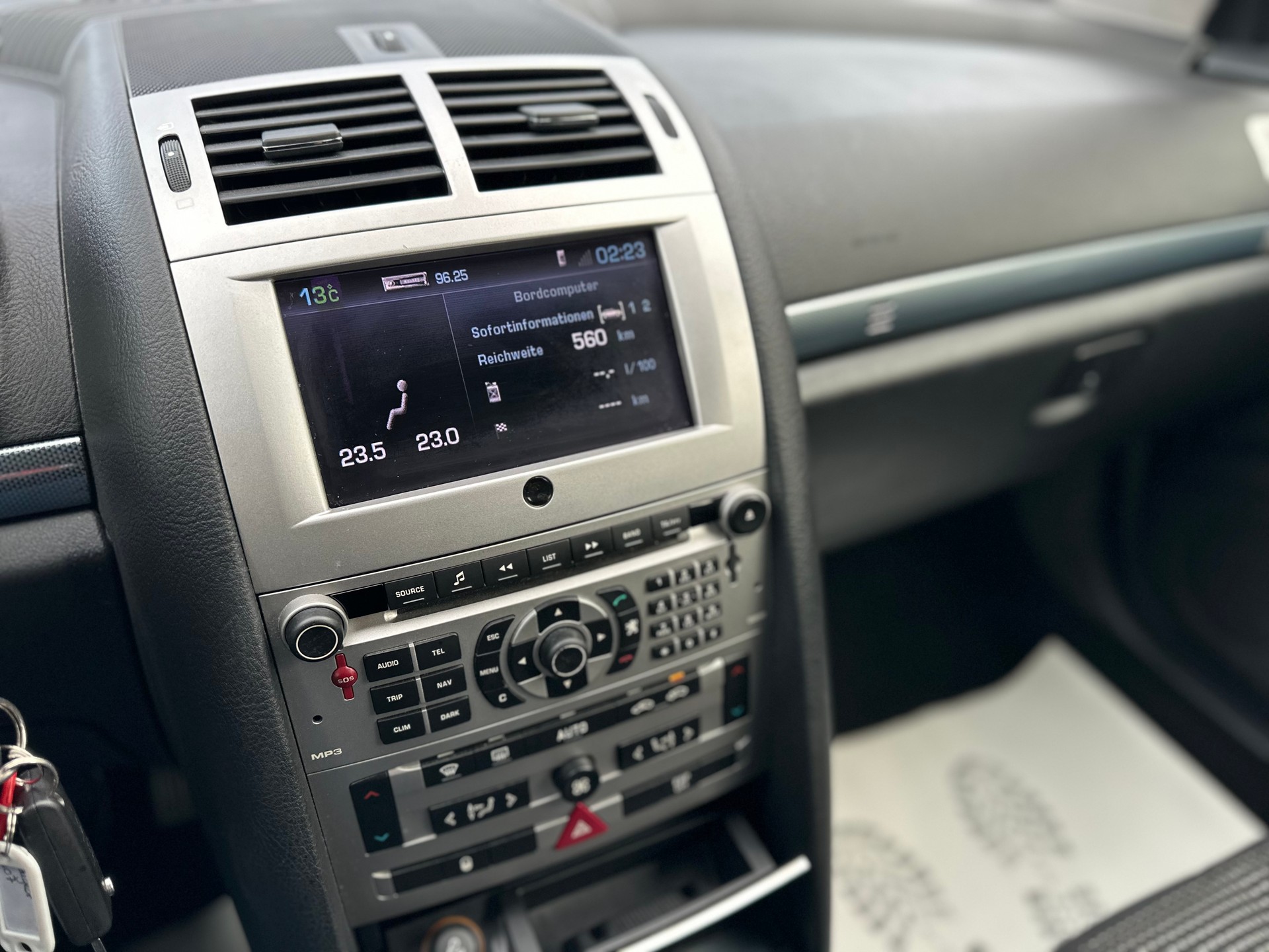 PEUGEOT 407 2.2 HDI Platinium Edition-image-14