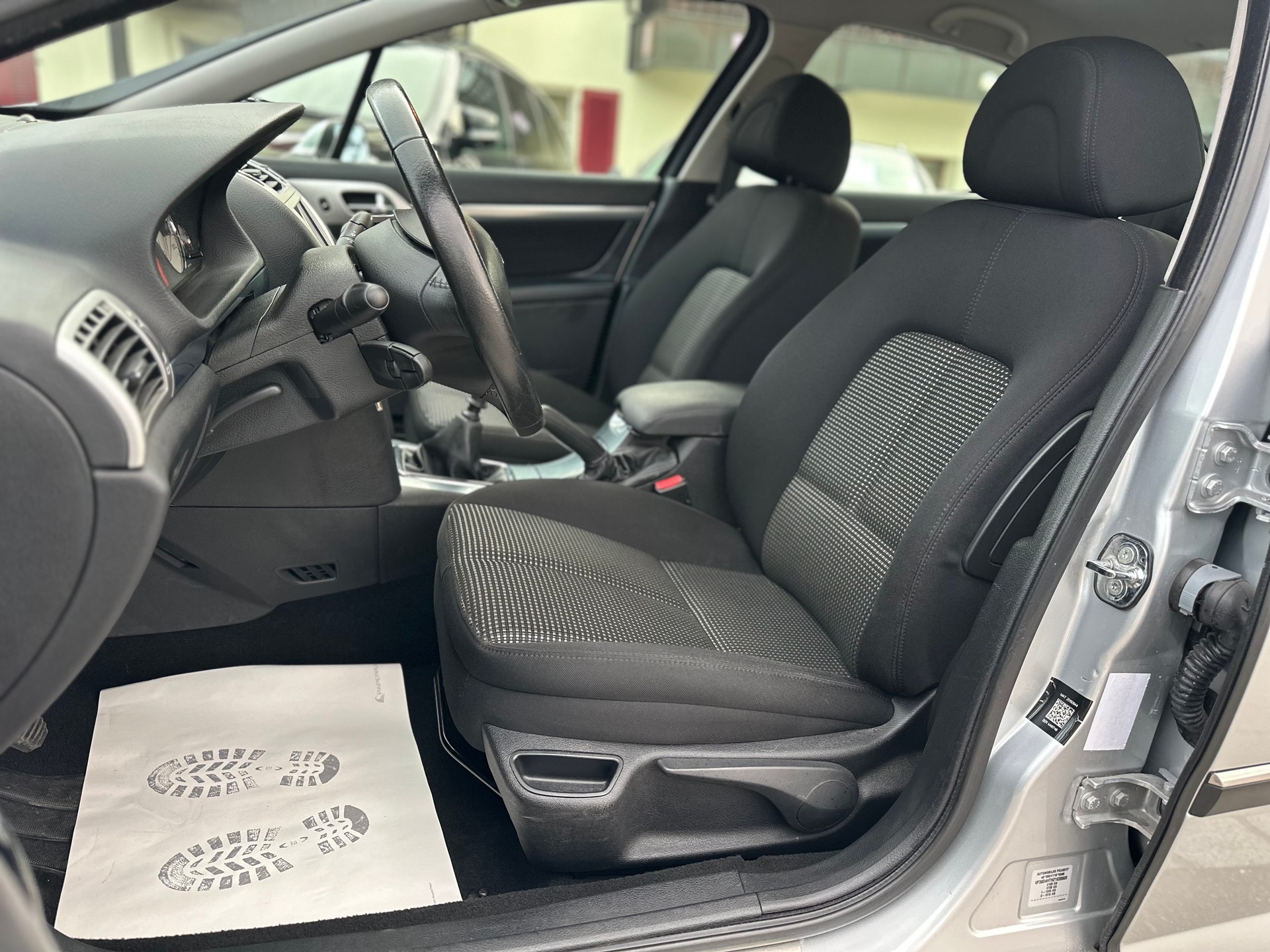 PEUGEOT 407 2.2 HDI Platinium Edition-image-11