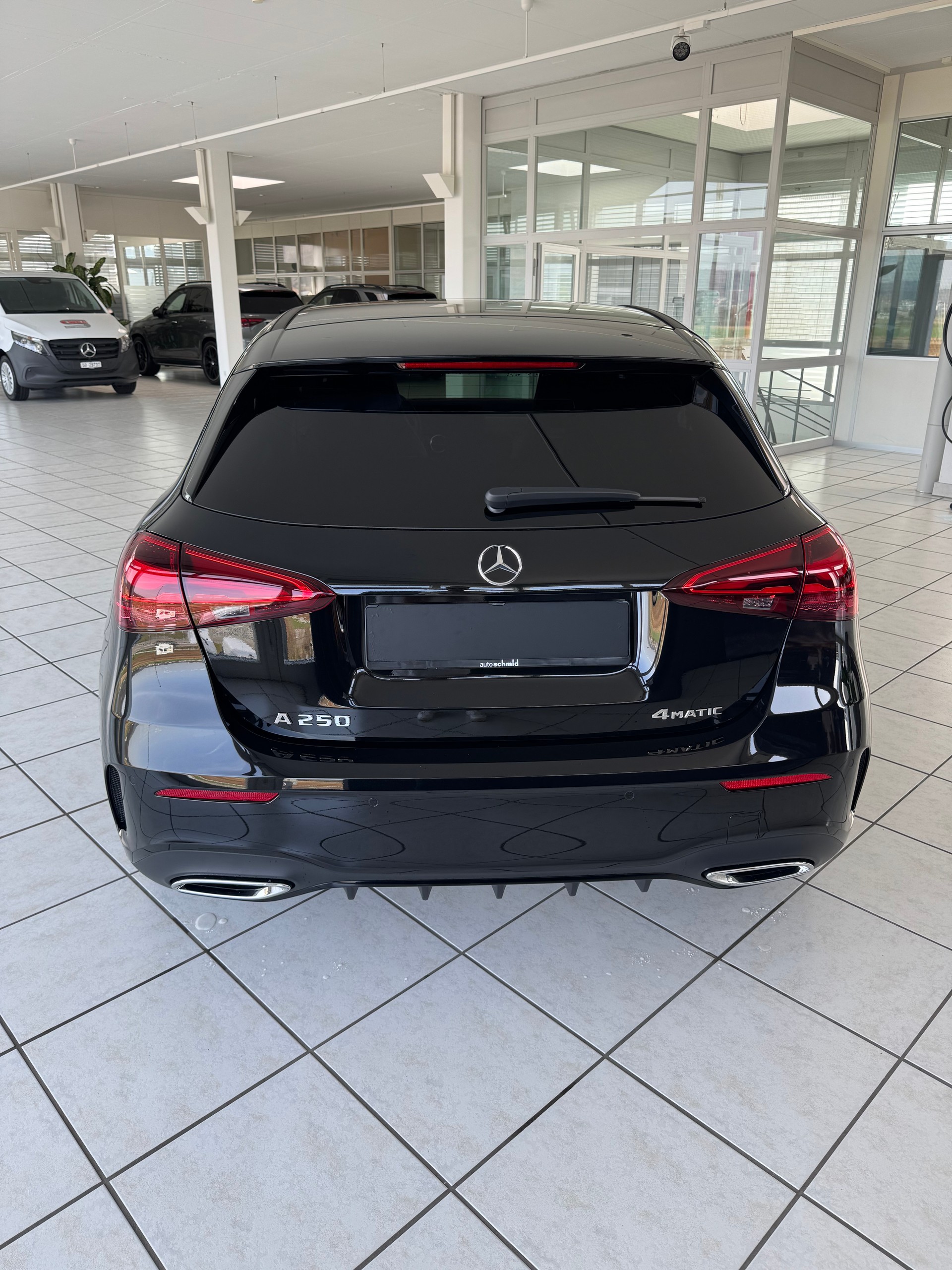 MERCEDES-BENZ A 250 4MATIC Kompaktlimousine-image-5