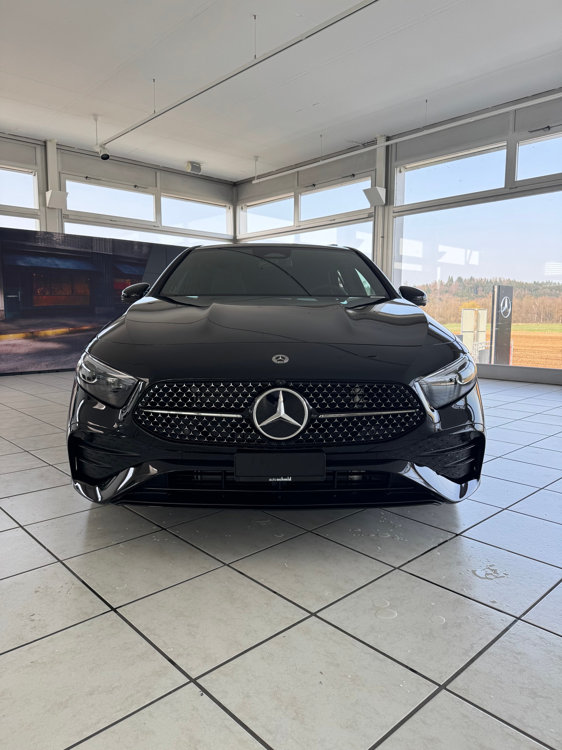 MERCEDES-BENZ A 250 4MATIC Kompaktlimousine-showroom-element-2