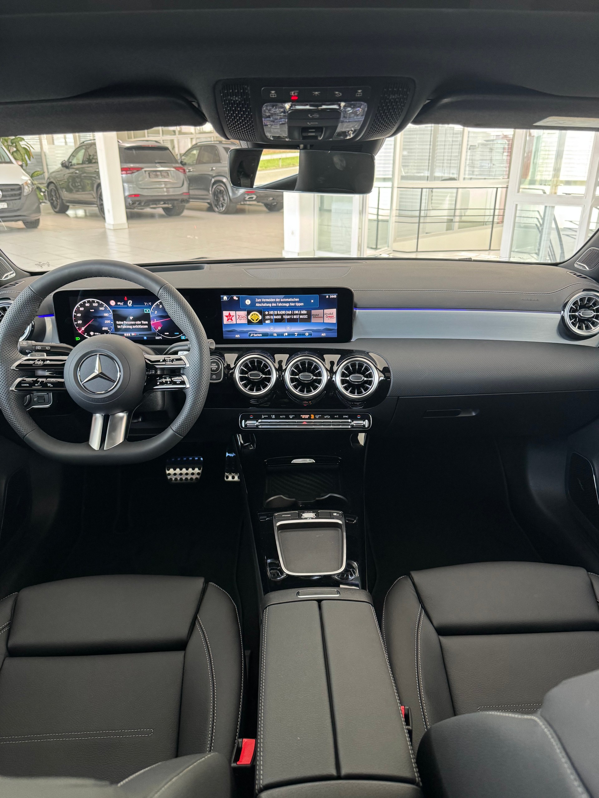 MERCEDES-BENZ A 250 4MATIC Kompaktlimousine-image-12