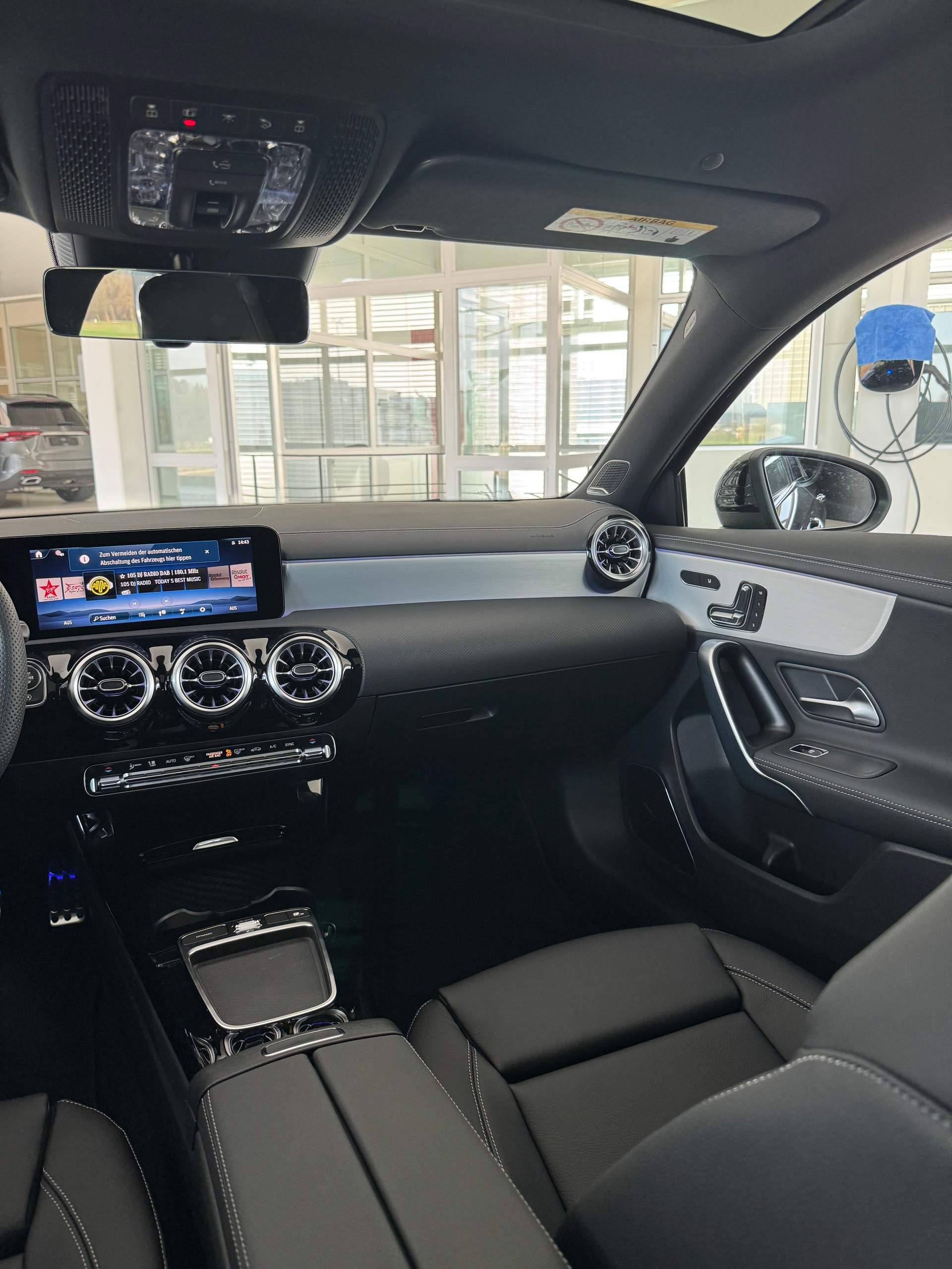 MERCEDES-BENZ A 250 4MATIC Kompaktlimousine-image-14
