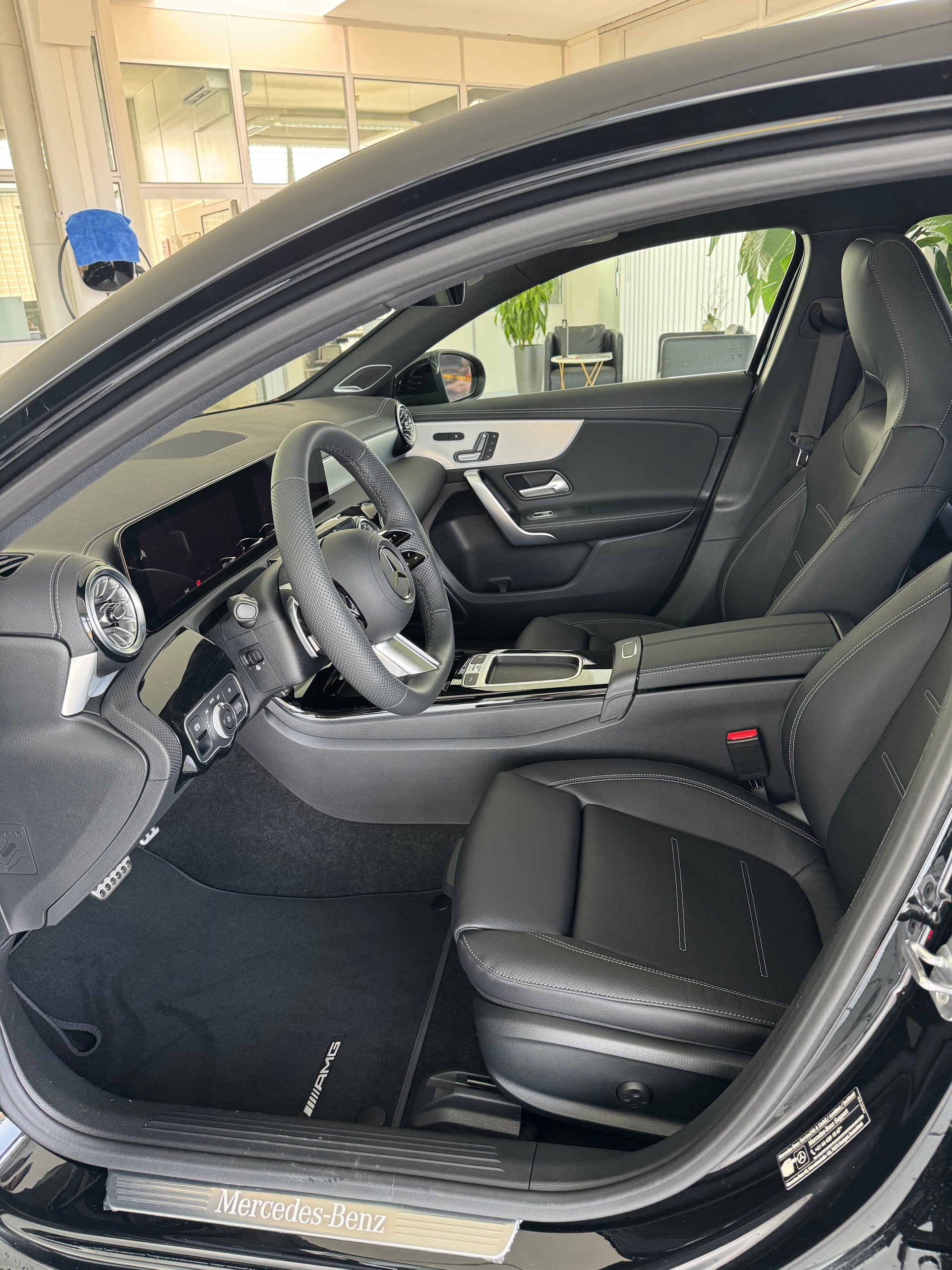 MERCEDES-BENZ A 250 4MATIC Kompaktlimousine-image-7