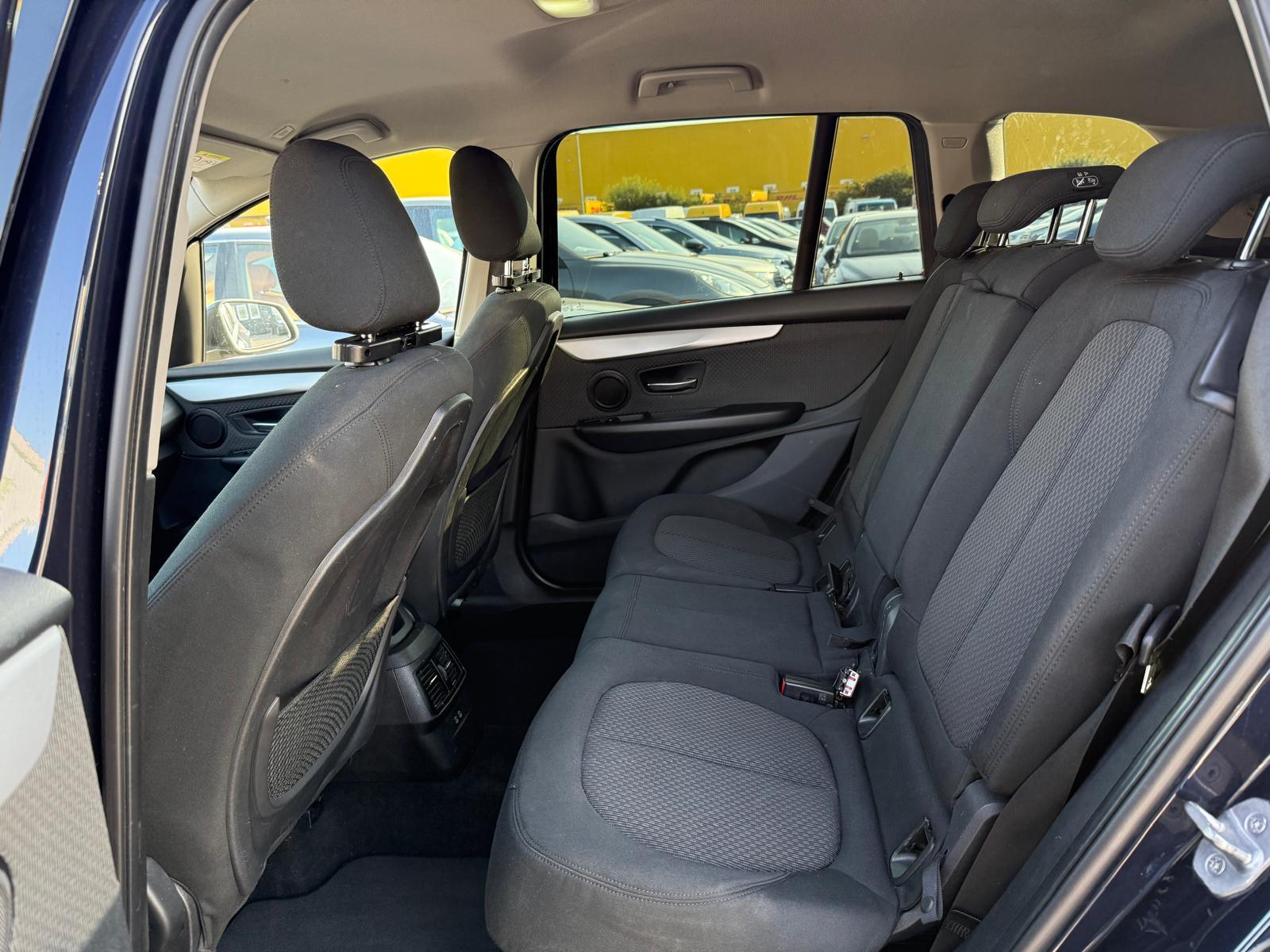BMW 216d Gran Tourer-image-11
