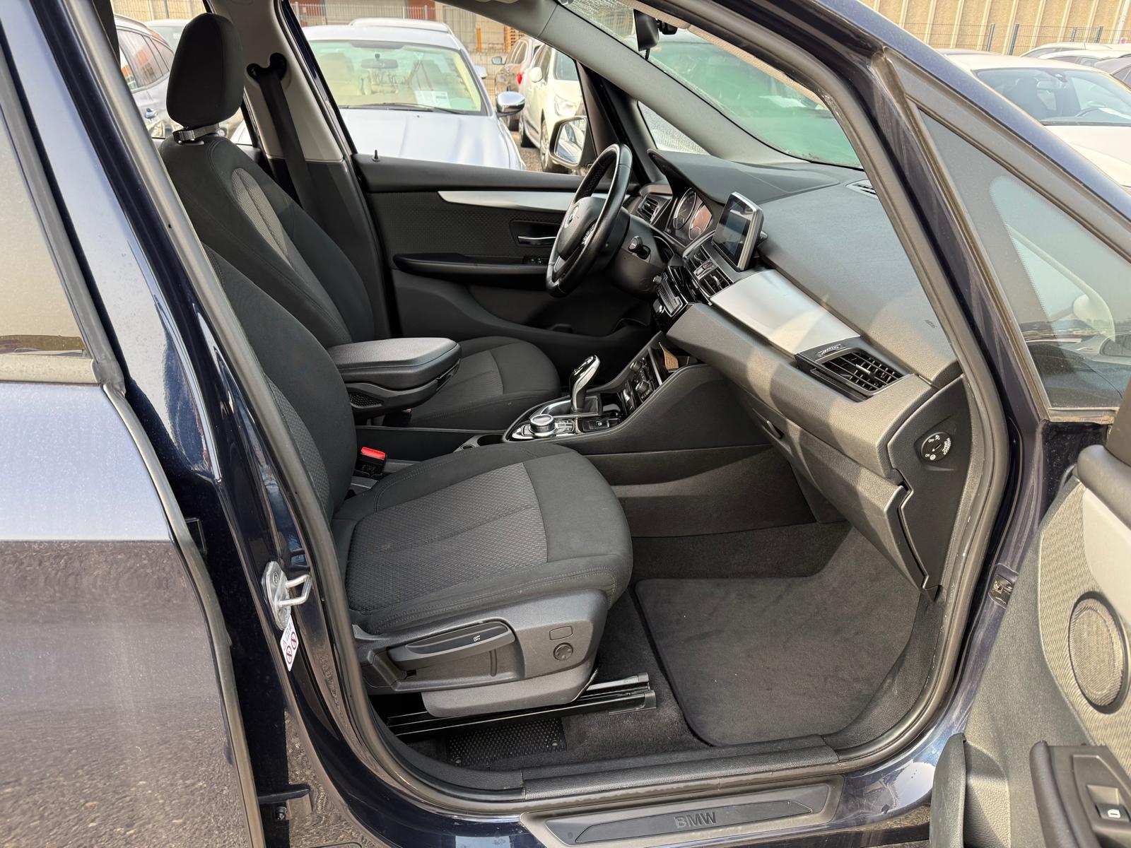 BMW 216d Gran Tourer-image-10