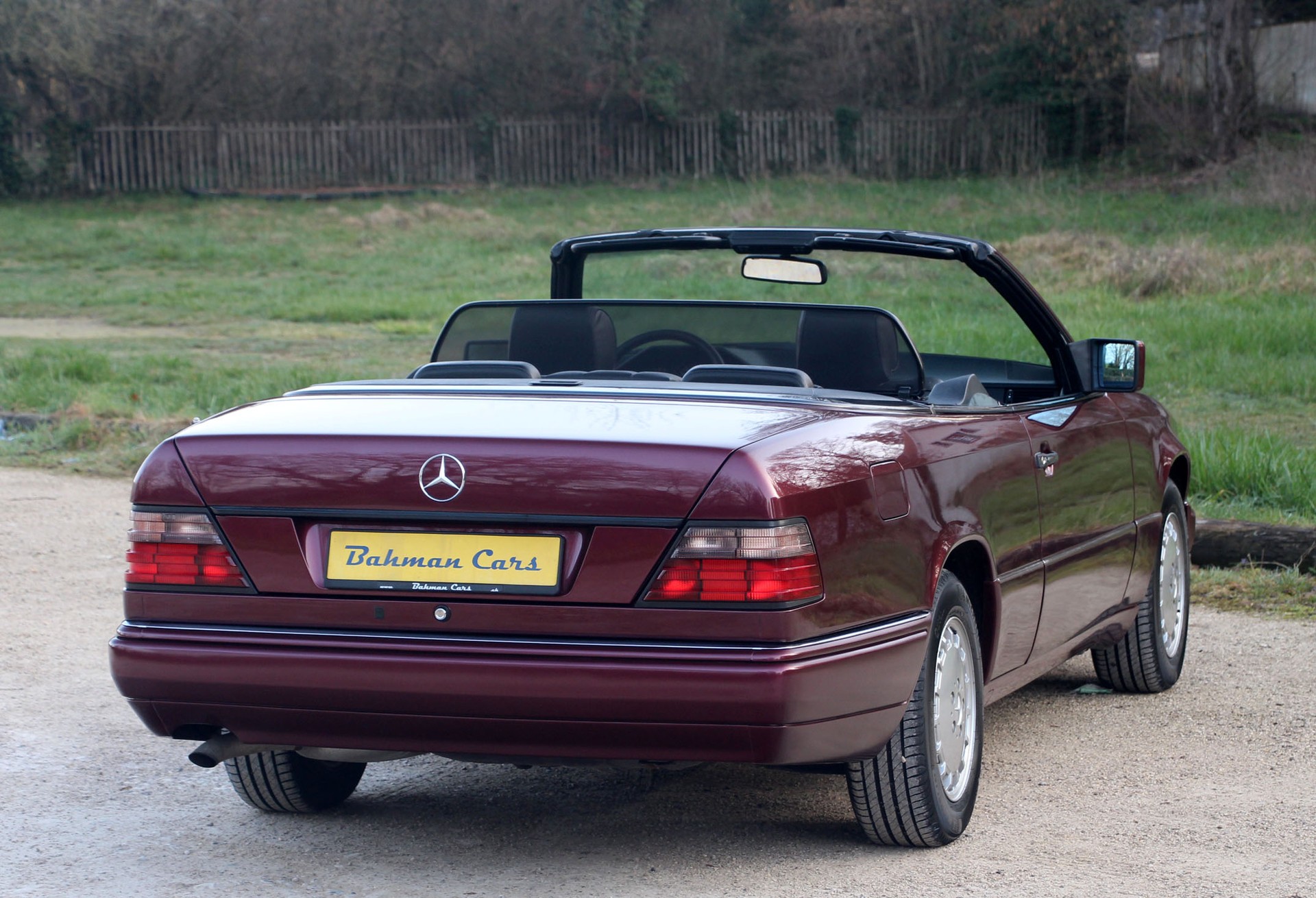 MERCEDES-BENZ E 220 Cabrio-showroom-element-3
