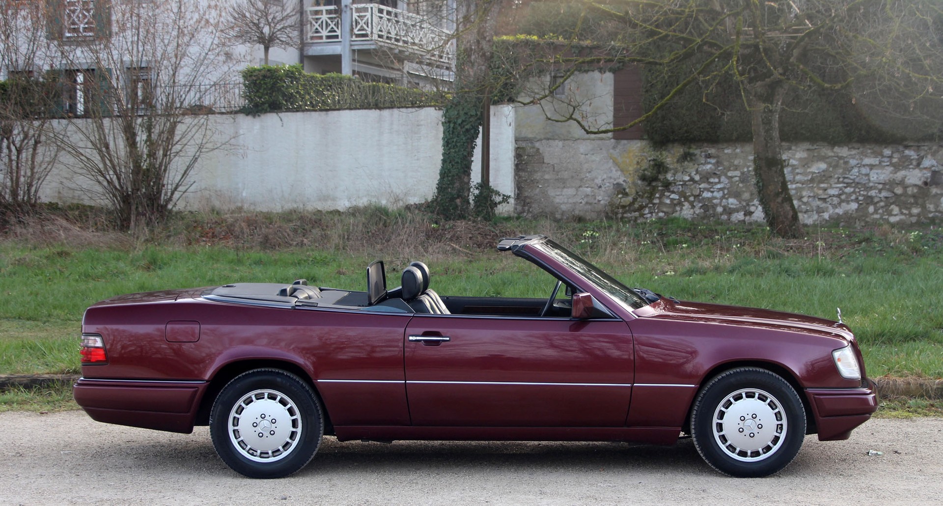 MERCEDES-BENZ E 220 Cabrio-image-18