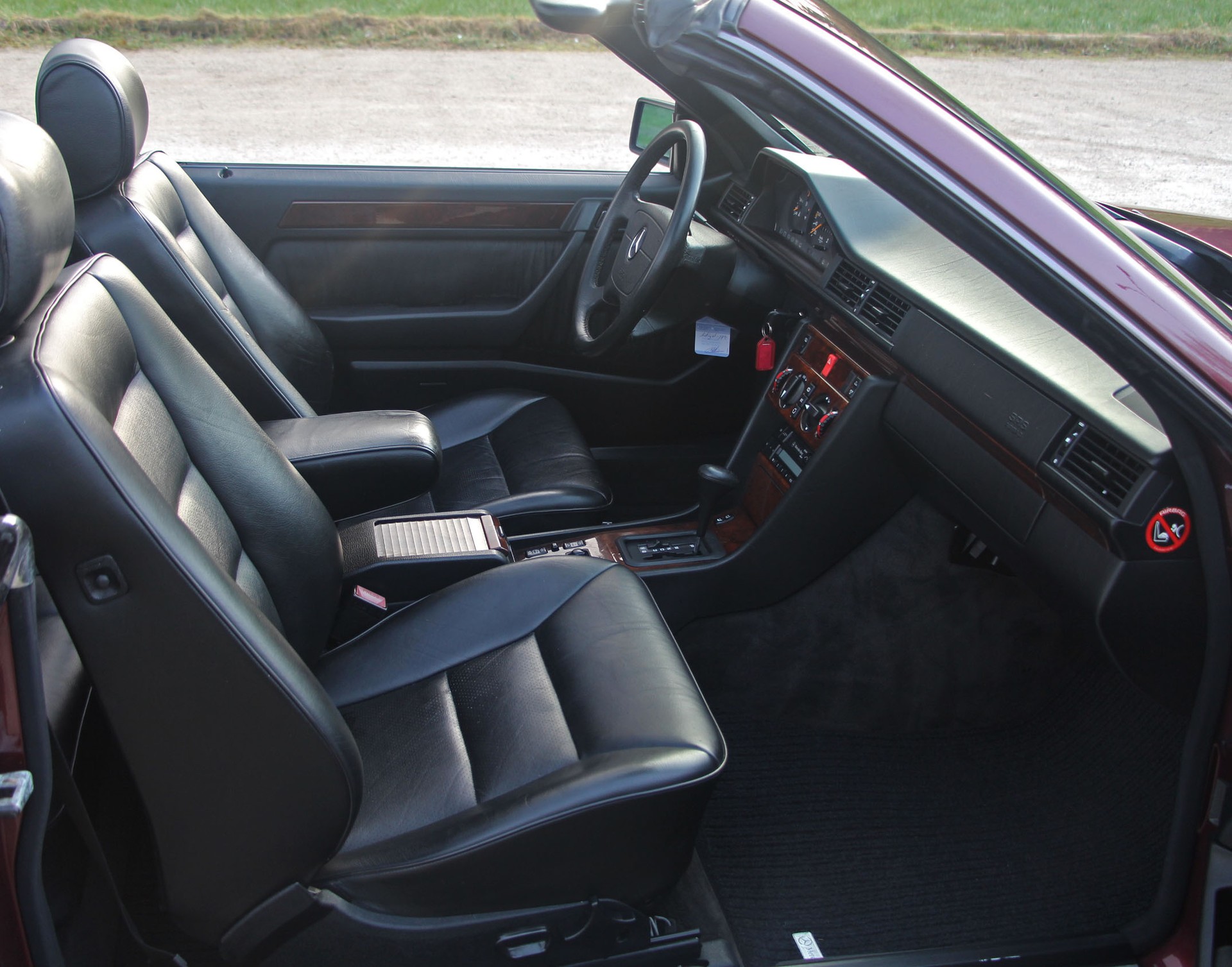 MERCEDES-BENZ E 220 Cabrio-image-9