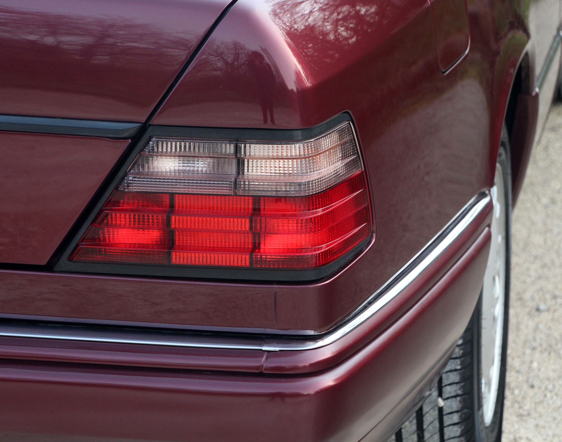 MERCEDES-BENZ E 220 Cabrio-image-22