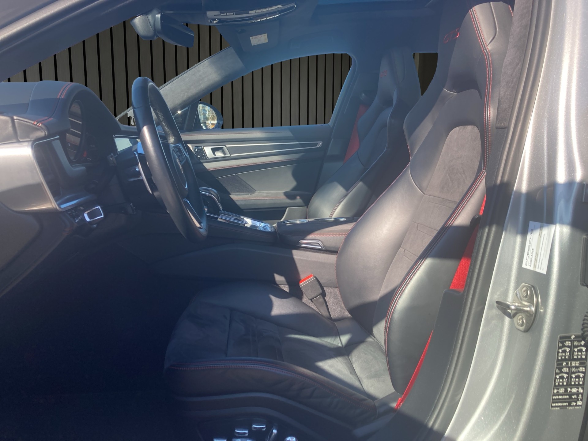 PORSCHE Panamera GTS Sport Turismo 4.0 V8-image-8