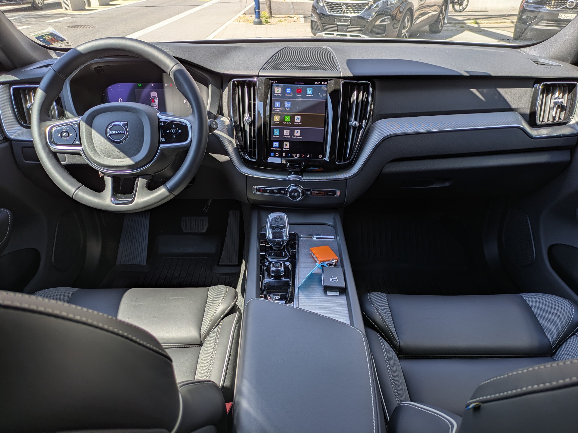 VOLVO XC60 2.0 B5 MH Plus Dark AWD-image-7