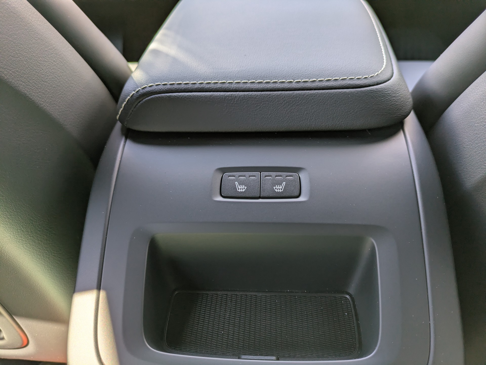 VOLVO XC60 2.0 B5 MH Plus Dark AWD-image-8