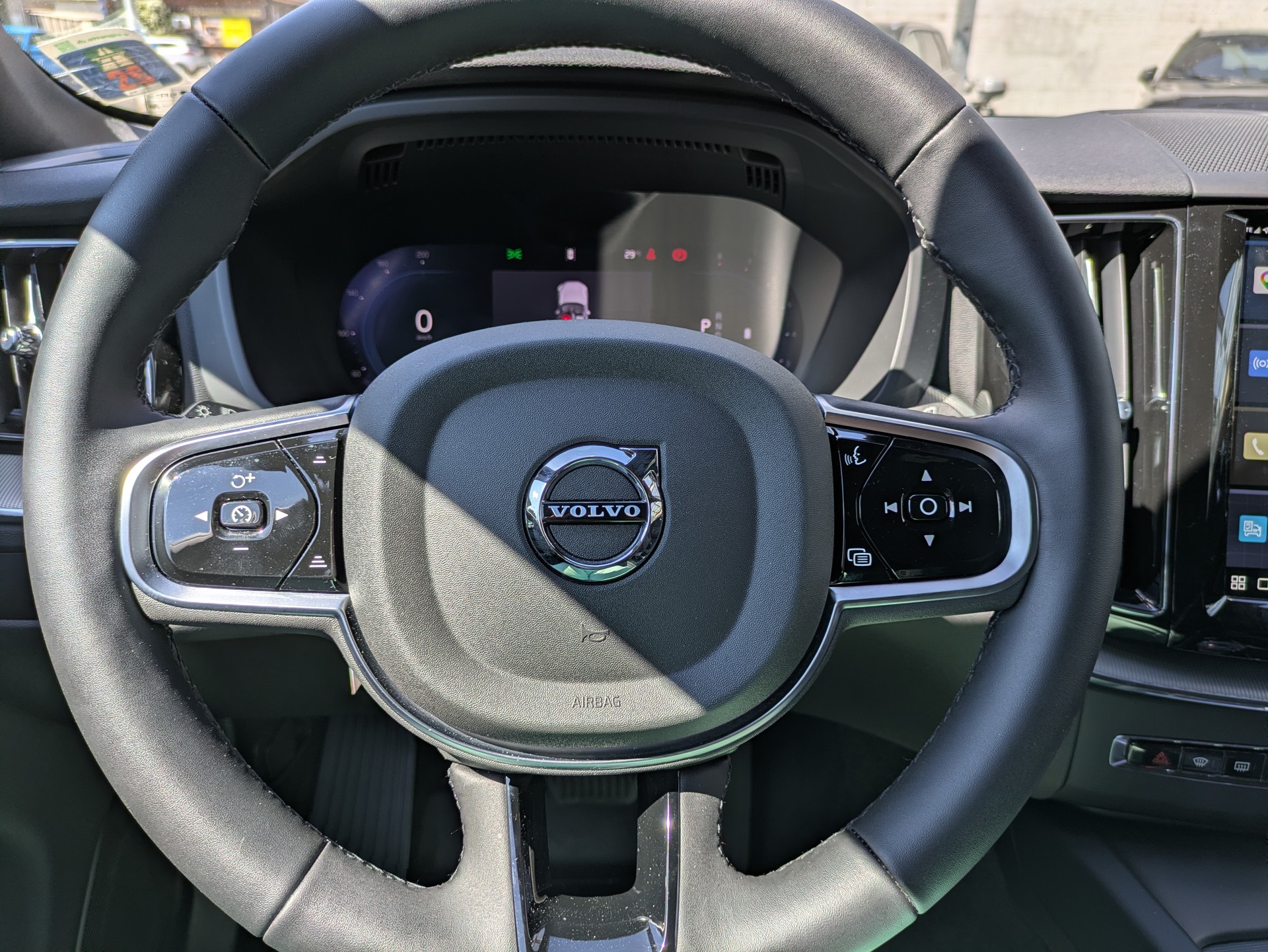 VOLVO XC60 2.0 B5 MH Plus Dark AWD-image-14