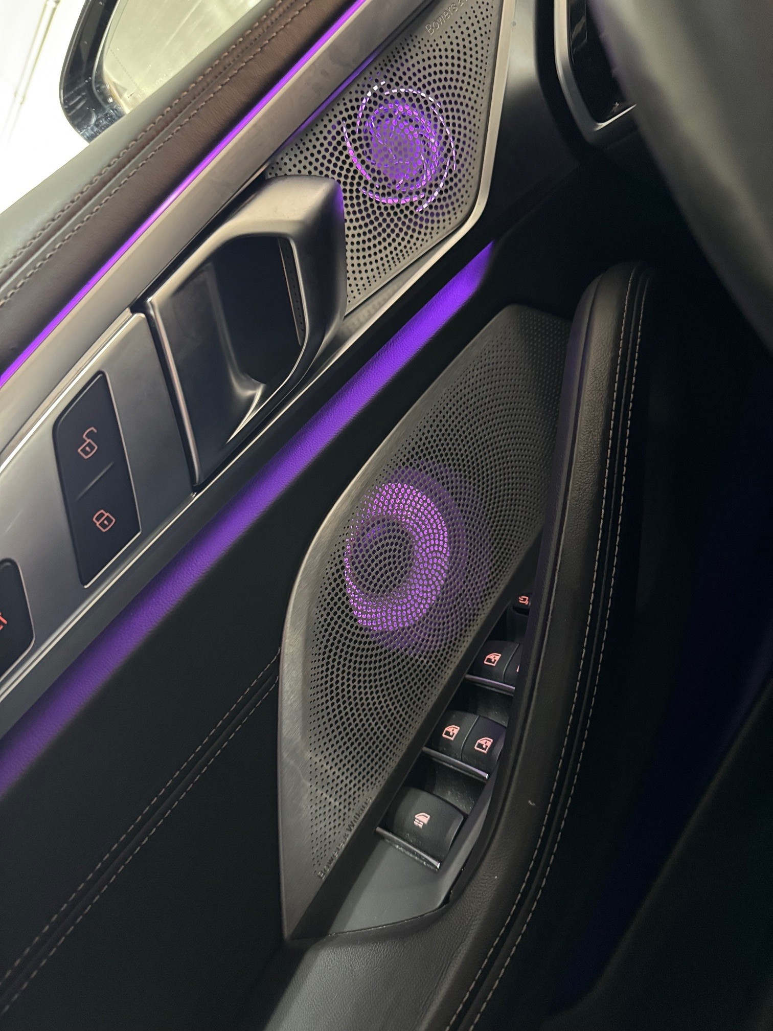 BMW M850i xDrive-image-10