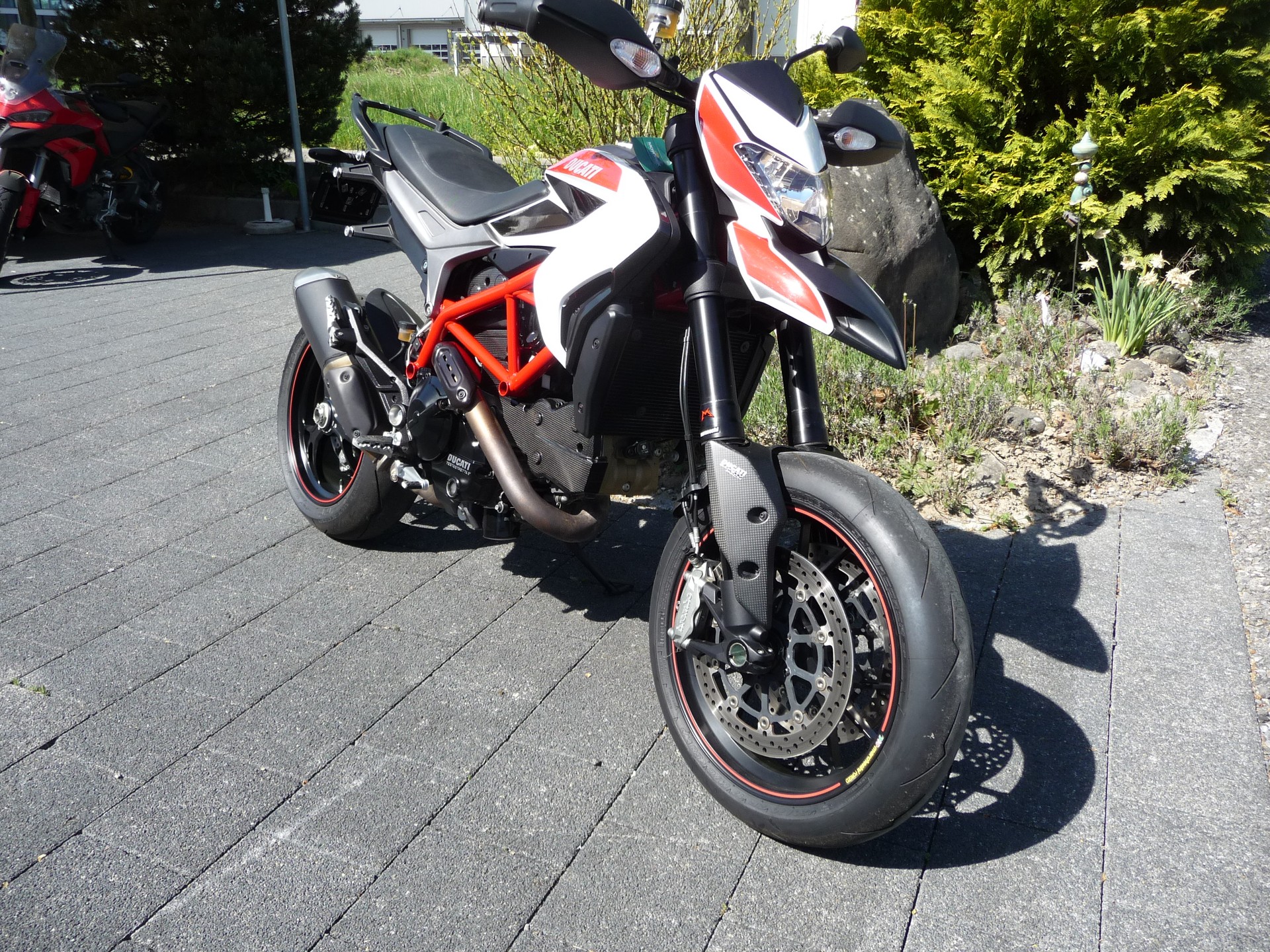 DUCATI Hypermotard 821 SP-image-1