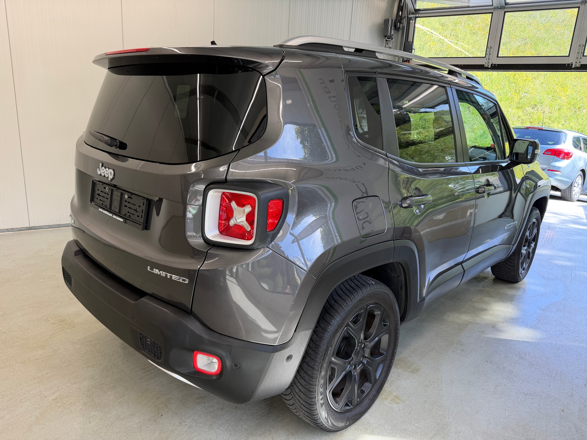 JEEP Renegade 1.4 Turbo Limited AWD-showroom-element-3