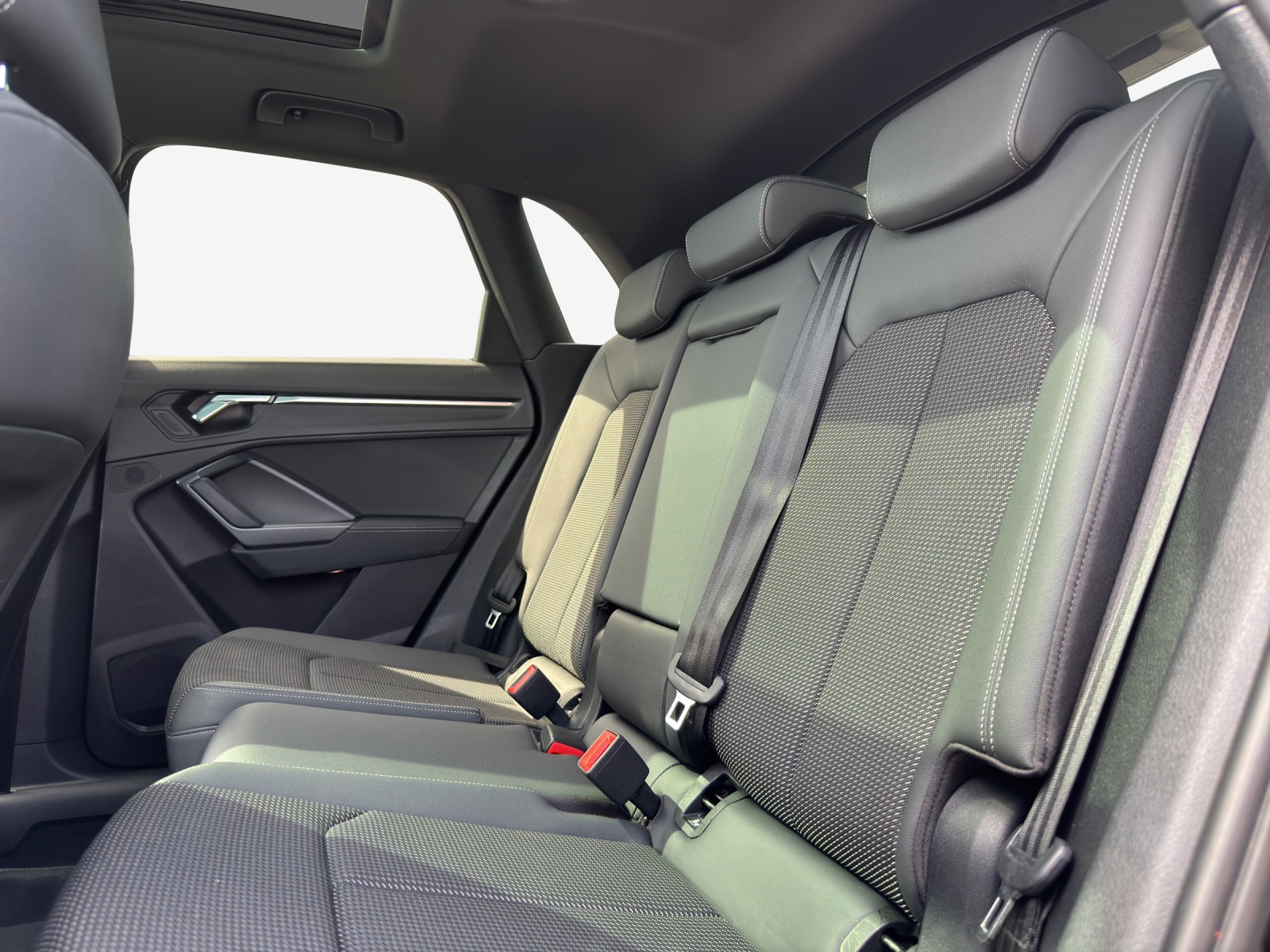 AUDI Q3 45 TFSI S line quattro S-tronic-image-11