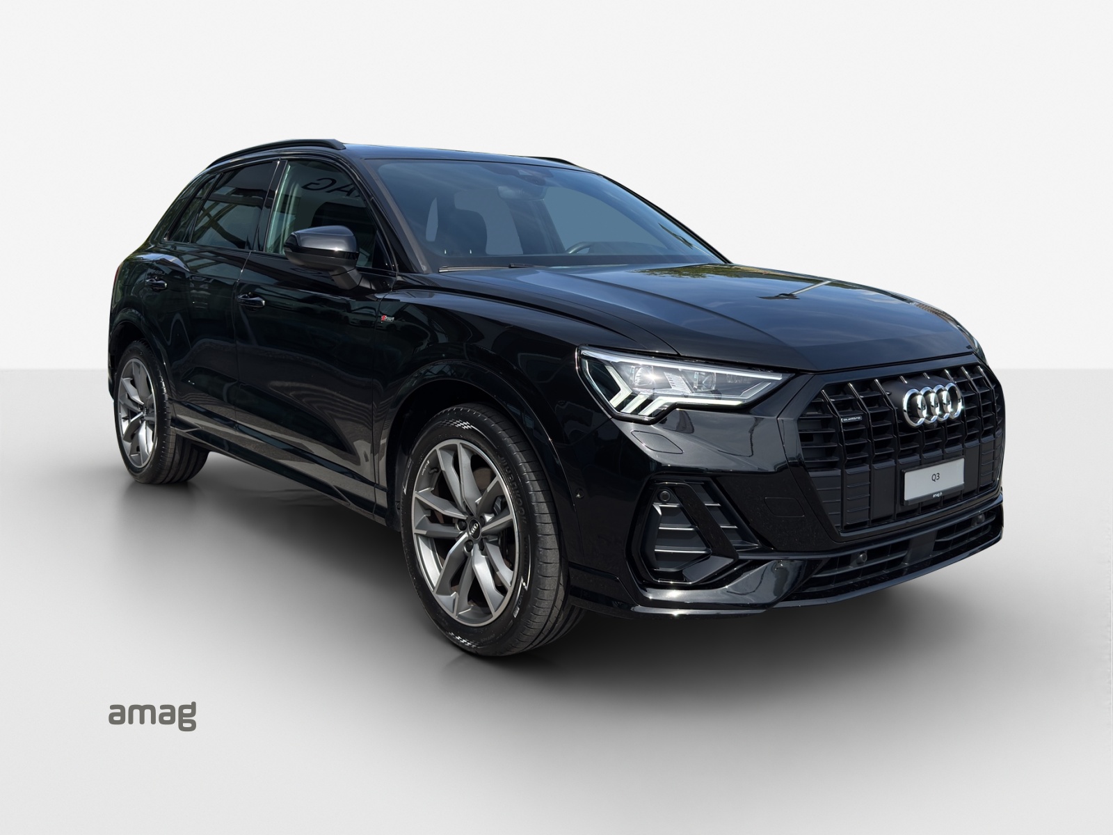 AUDI Q3 45 TFSI S line quattro S-tronic-image-5