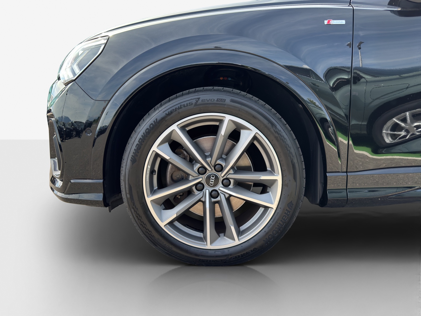 AUDI Q3 45 TFSI S line quattro S-tronic-image-13
