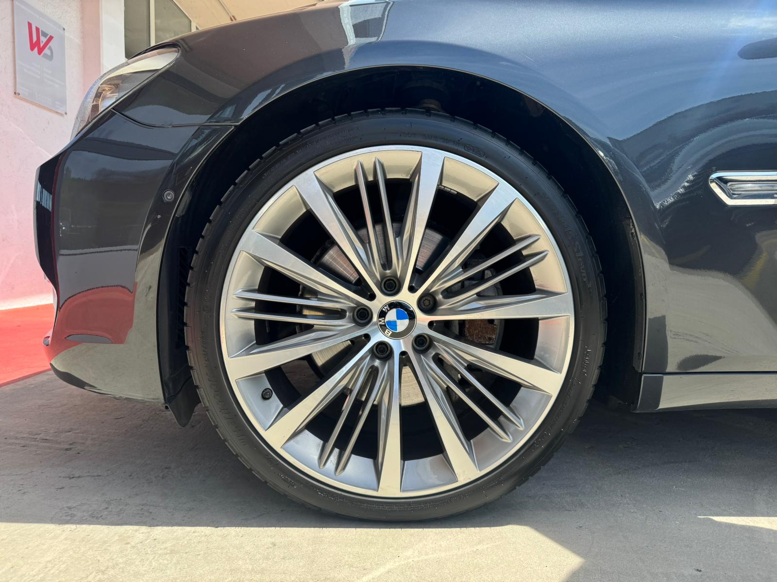 BMW 740d xDrive-image-12