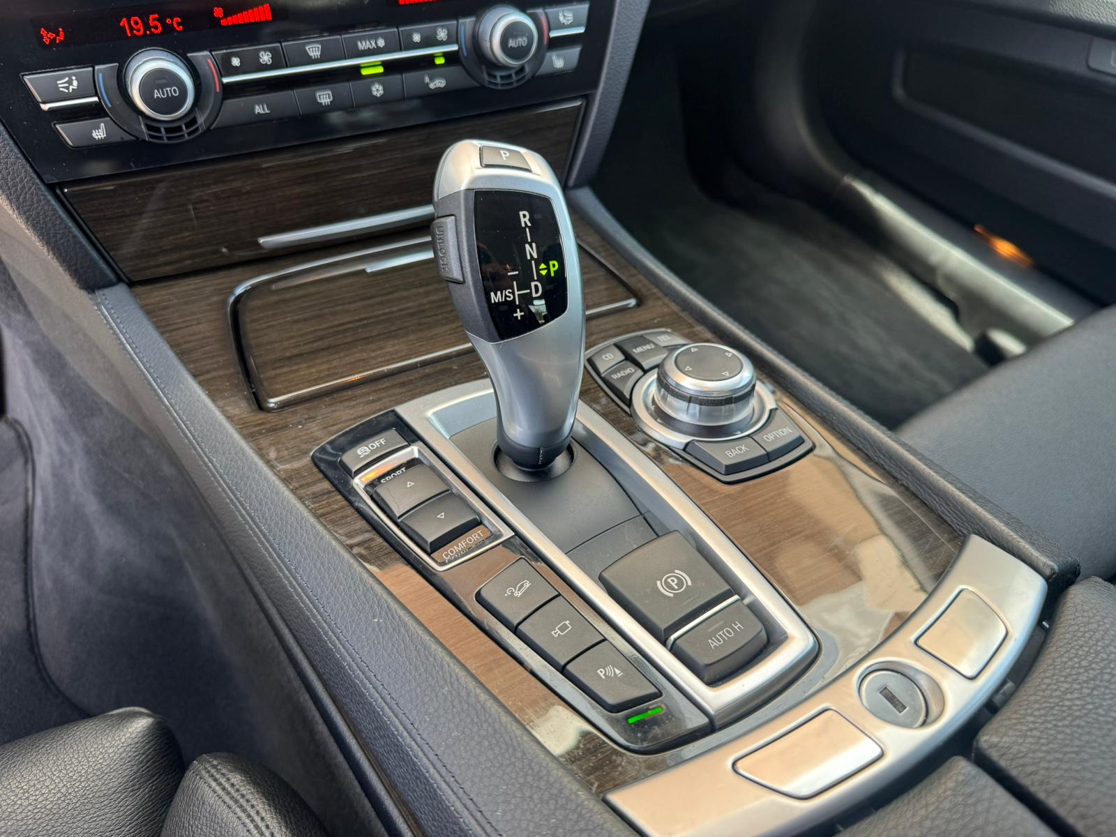 BMW 740d xDrive-image-27