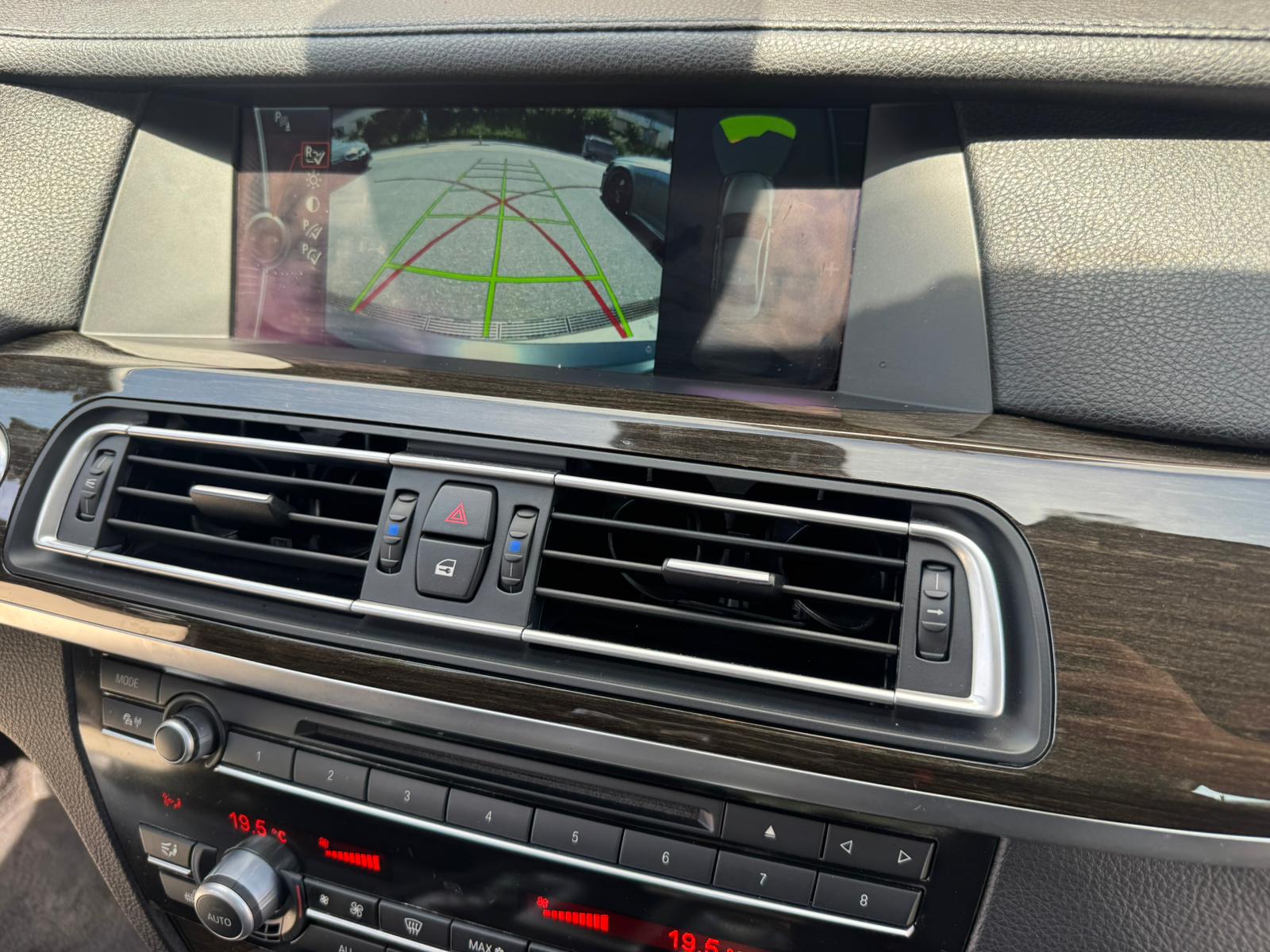 BMW 740d xDrive-image-21