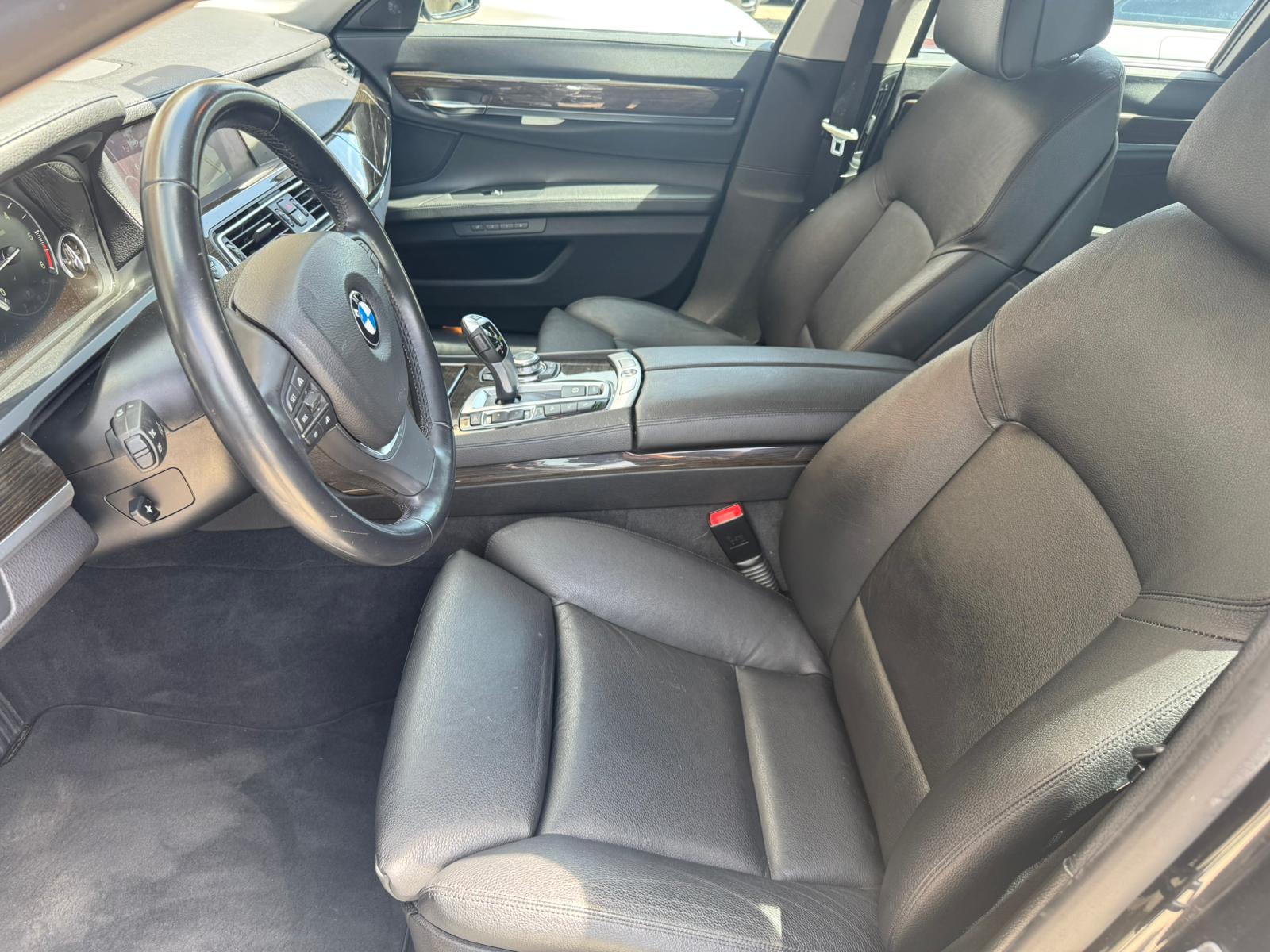 BMW 740d xDrive-image-18