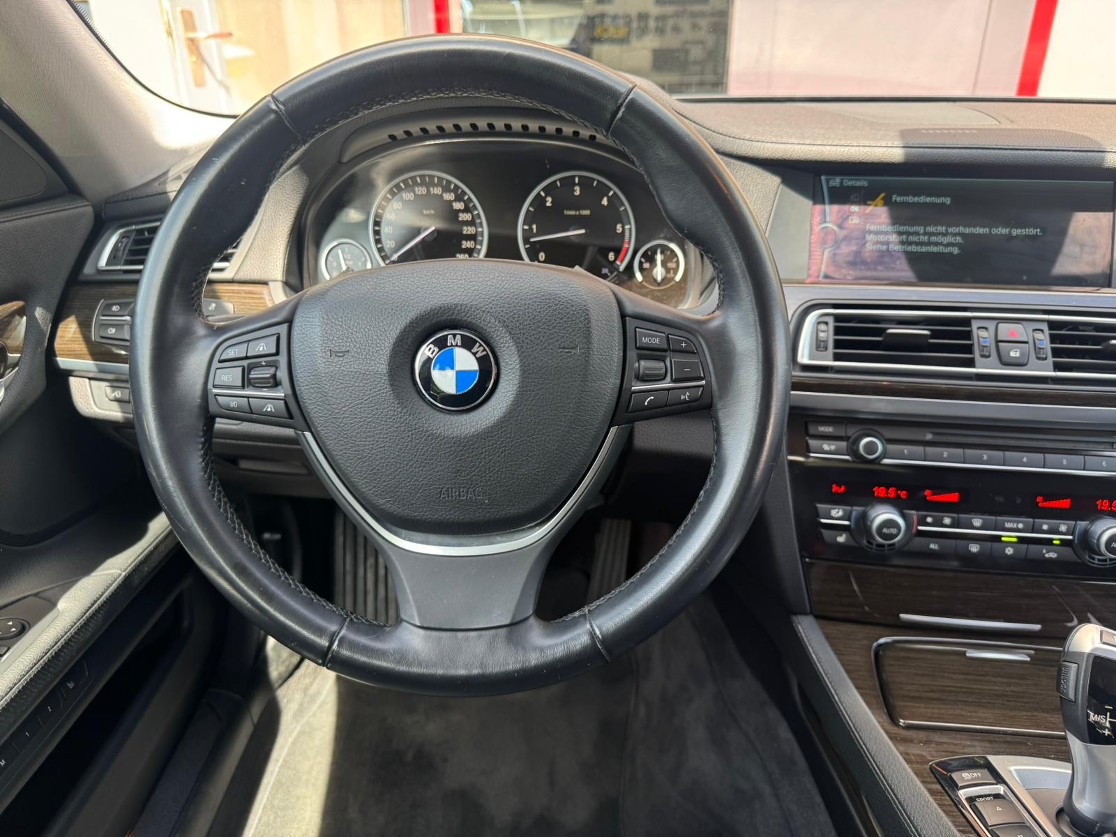 BMW 740d xDrive-image-13